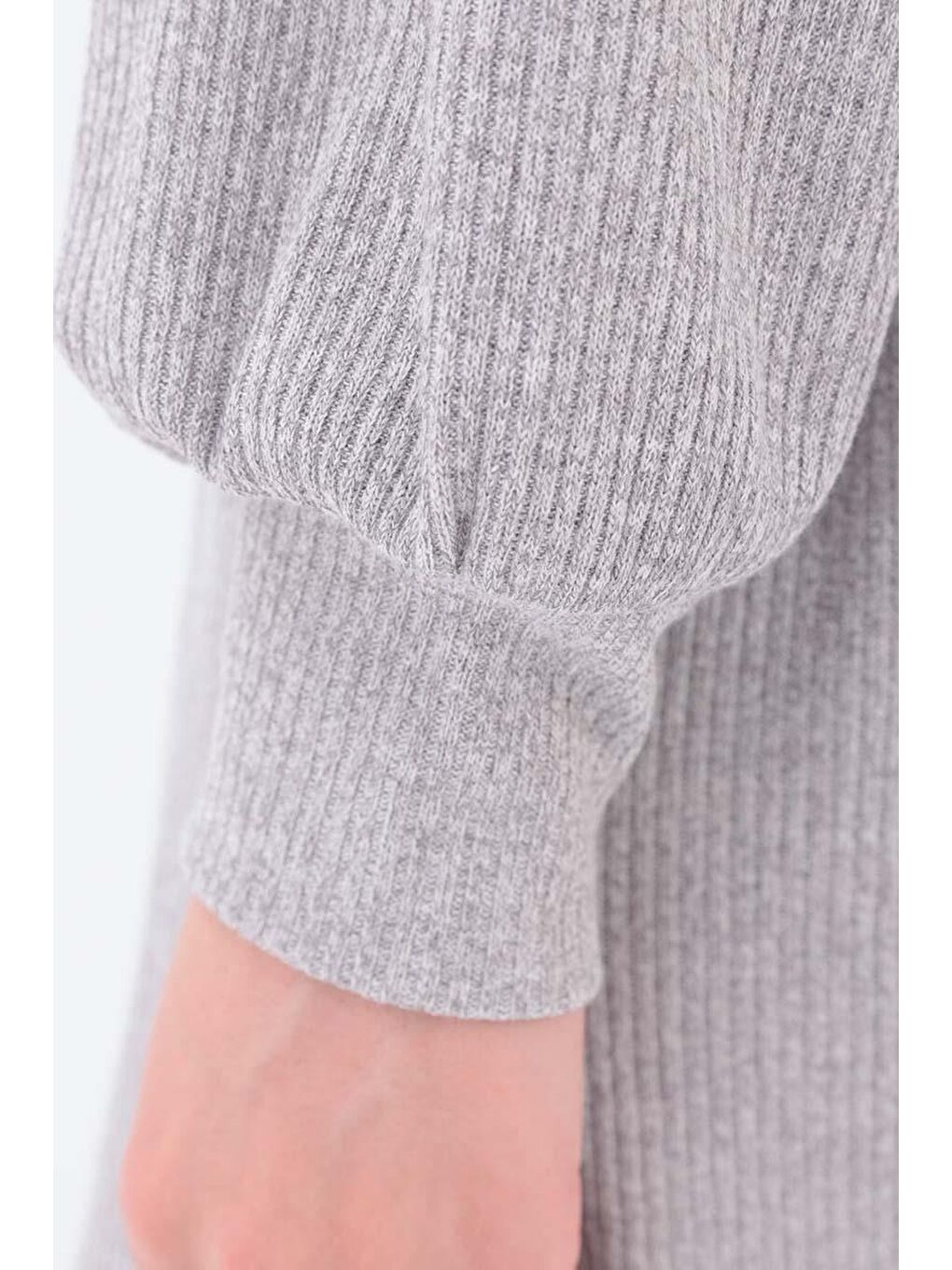 Gri-Yarım Patlı Kuşaklı Pantolonlu Takım-4