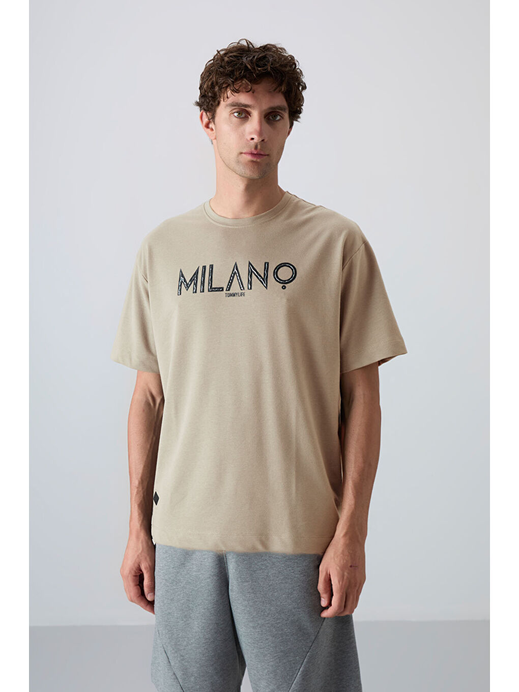 Bej Pamuklu Kalın Yumuşak Dokulu Oversize Fit Baskılı Erkek Tişört - 88345-6