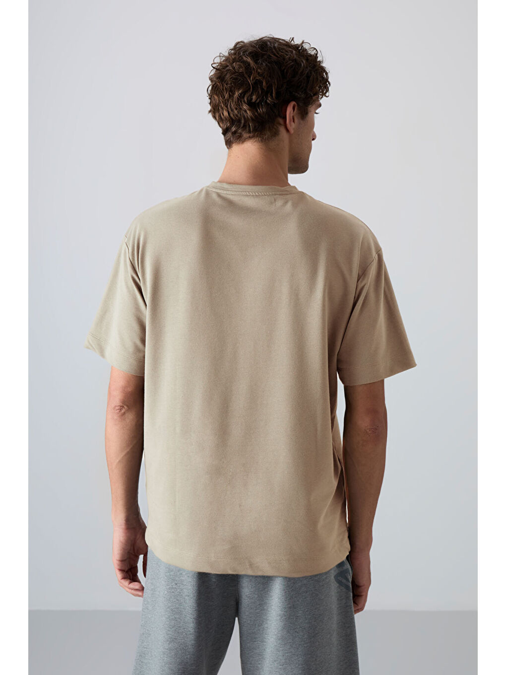 Bej Pamuklu Kalın Yumuşak Dokulu Oversize Fit Baskılı Erkek Tişört - 88345-8