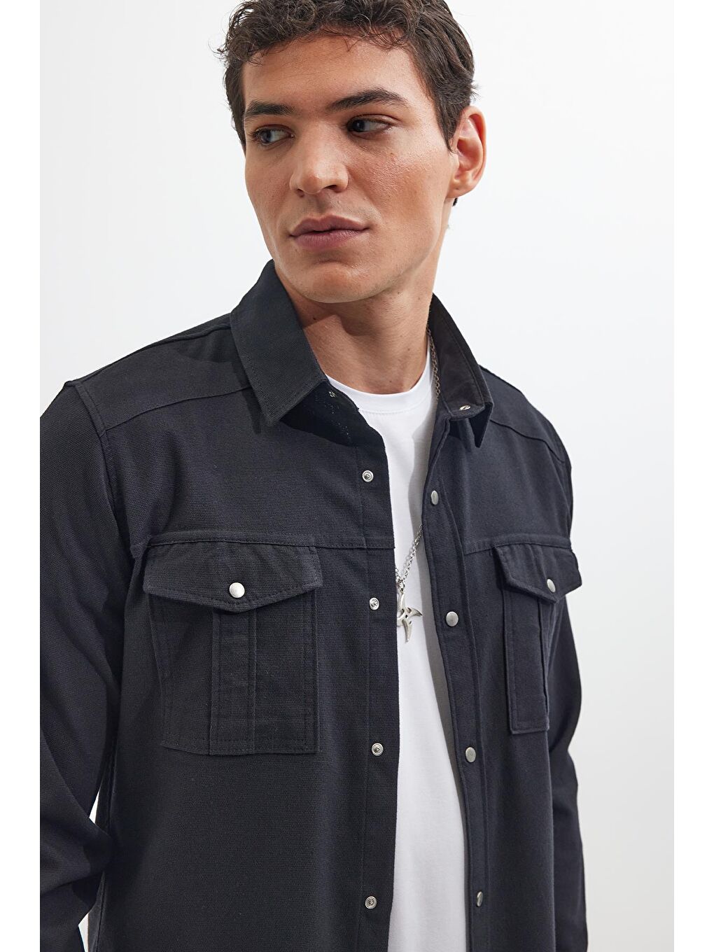 Slim Fit Uzun Kollu Spor Yaka Yıkamalı Çift Cepli Armürlü Denim Jean Siyah Erkek Gömlek-1