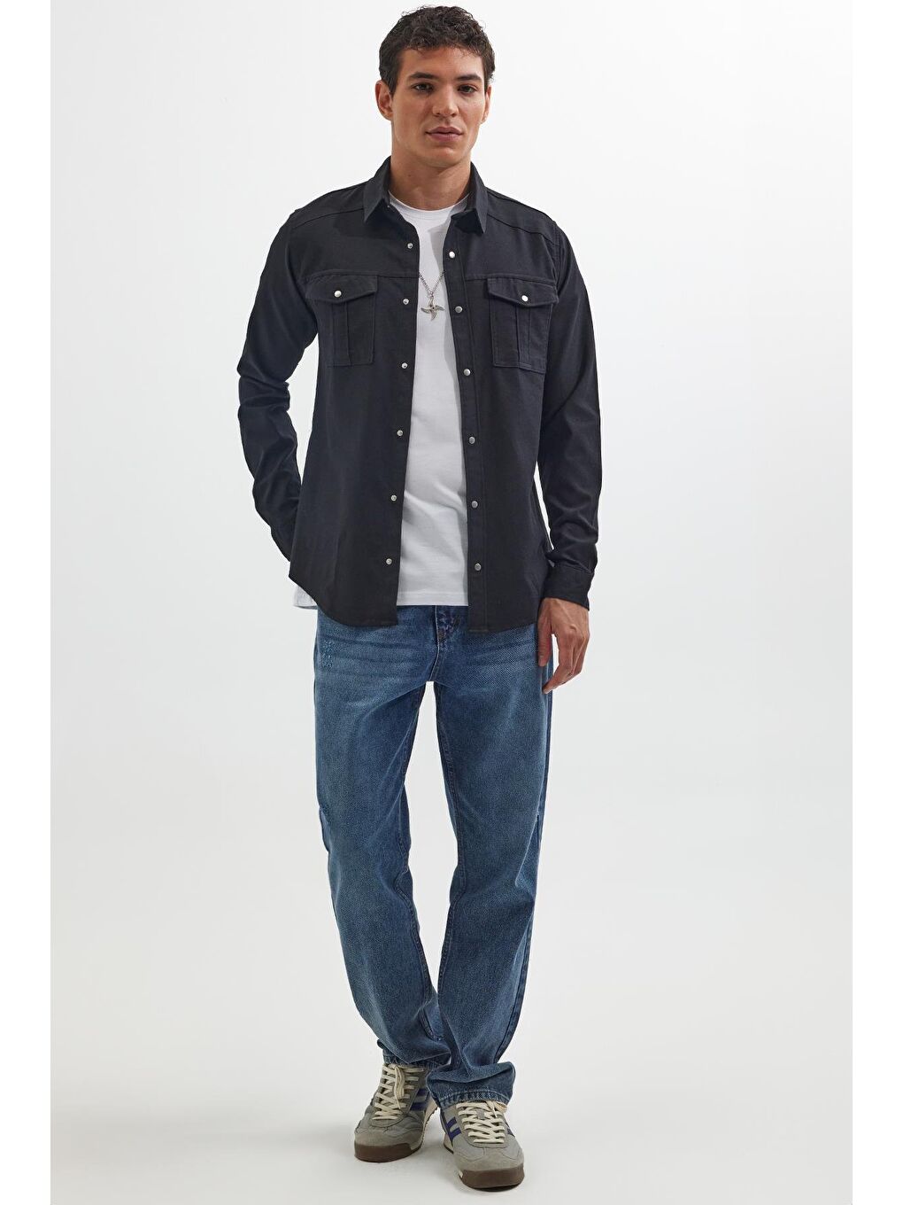Slim Fit Uzun Kollu Spor Yaka Yıkamalı Çift Cepli Armürlü Denim Jean Siyah Erkek Gömlek-3