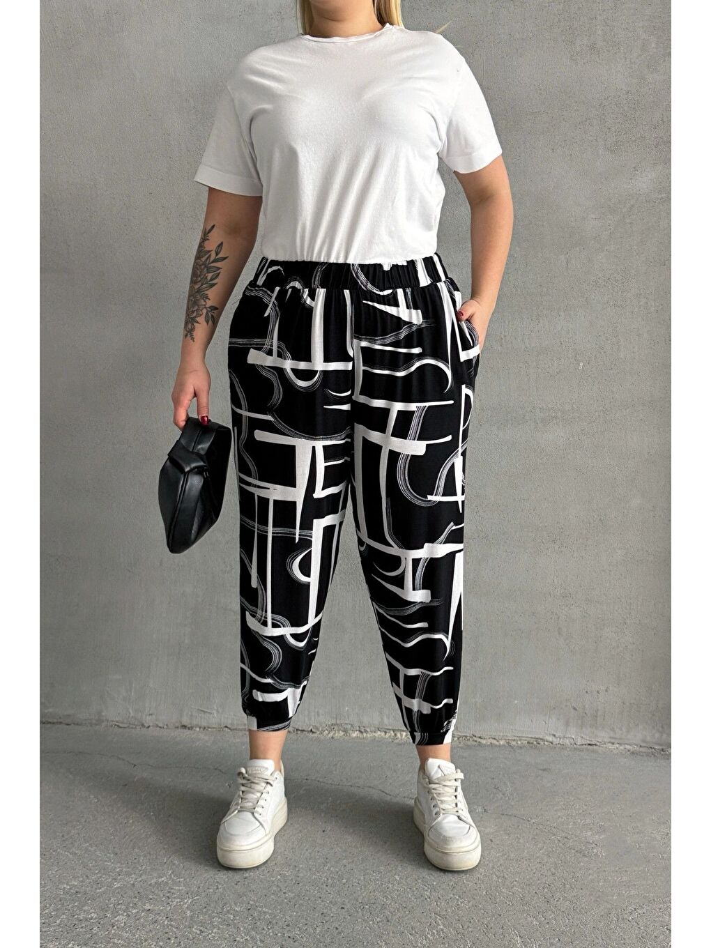 Siyah Büyük Beden Beli ve Paçası Lastikli Desenli Cepli Pantolon 98-4-3