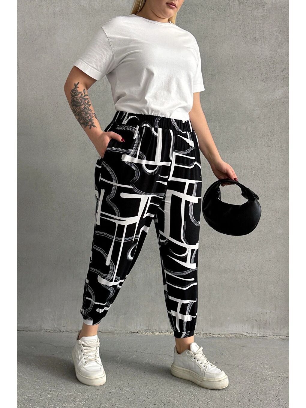 Siyah Büyük Beden Beli ve Paçası Lastikli Desenli Cepli Pantolon 98-4-5