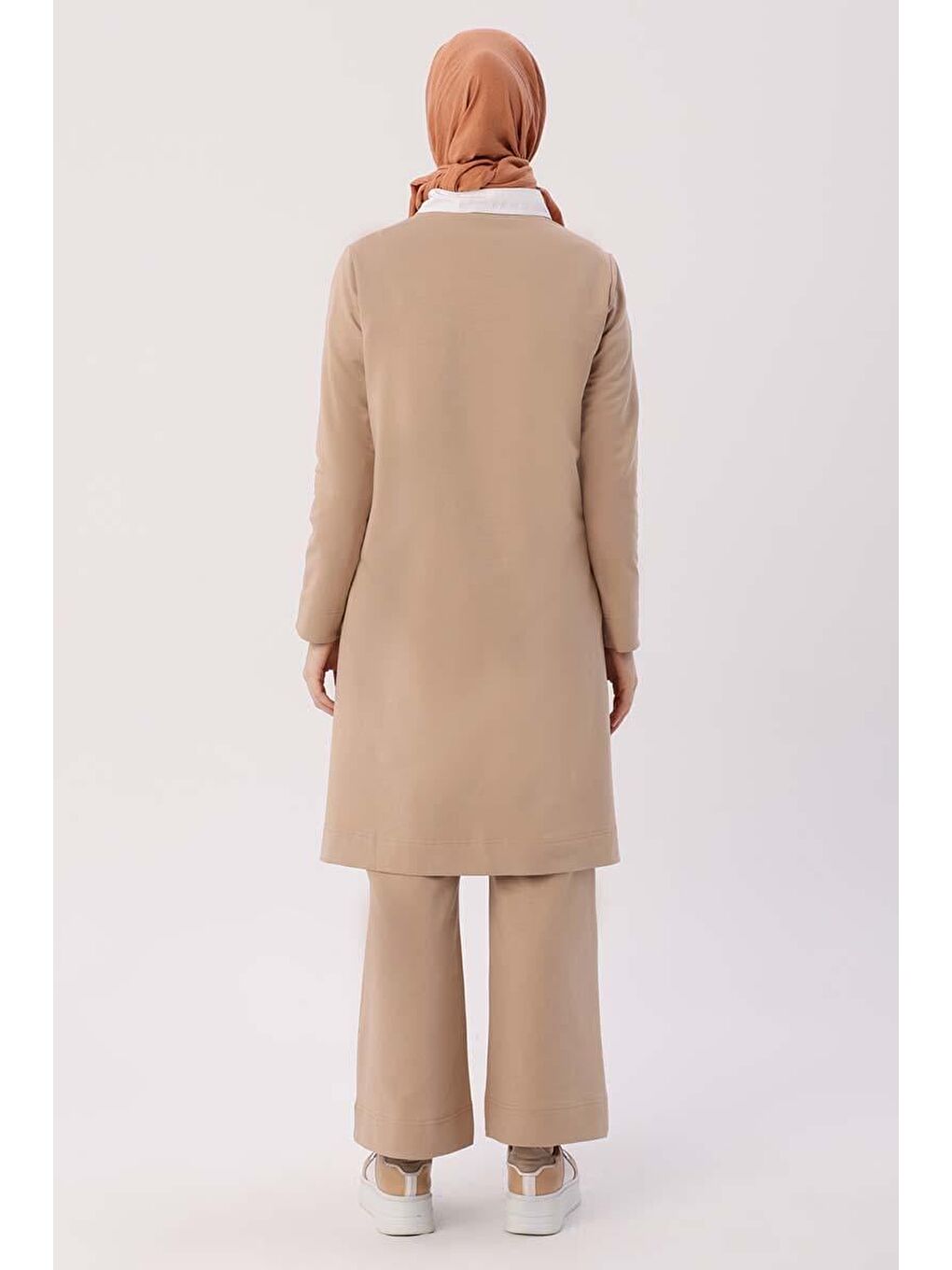 Bej-Yanları Yırtmaçlı Pantolonlu Takım-3