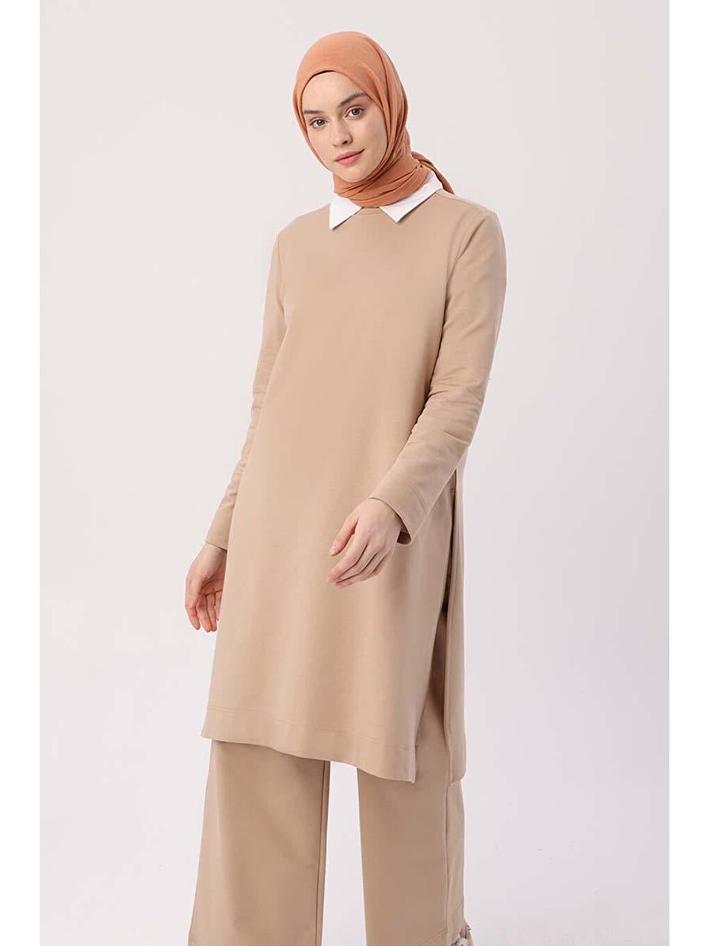 Bej-Yanları Yırtmaçlı Pantolonlu Takım-4