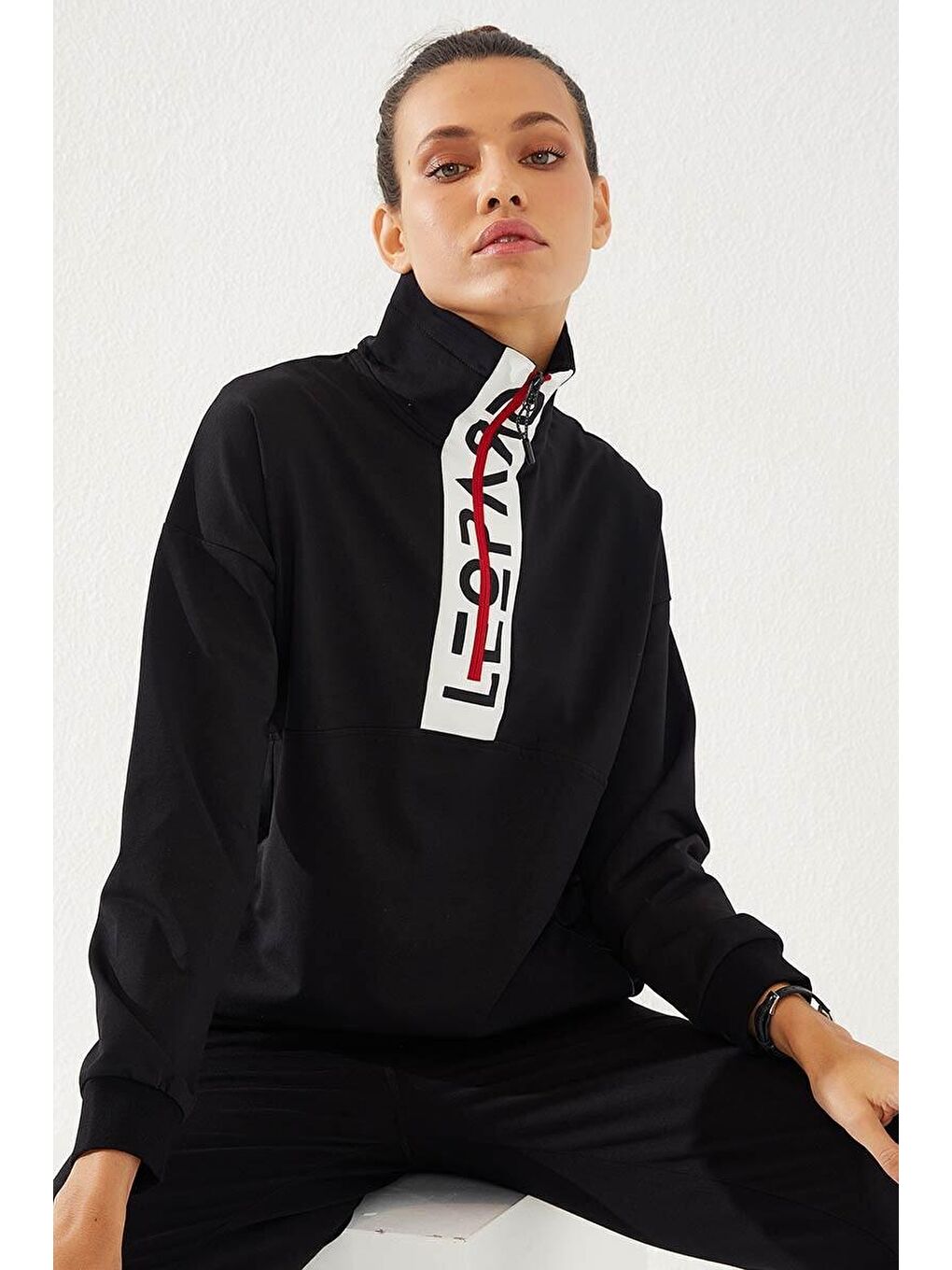 Siyah Yarım Fermuar Dik Yaka Rahat Form Manşetli Kadın Eşofman Takım - 95263-1