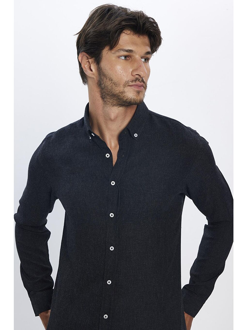 Siyah Slim Fit Uzun Kollu Düğmeli Yaka Kışlık Yün Viskon Düz Gömlek-2