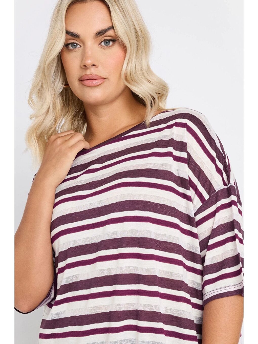 Mor Büyük Beden Yanları Yırtmaçlı Kısa Kollu Bisiklet Yaka Çizgili Tişört 303668-1