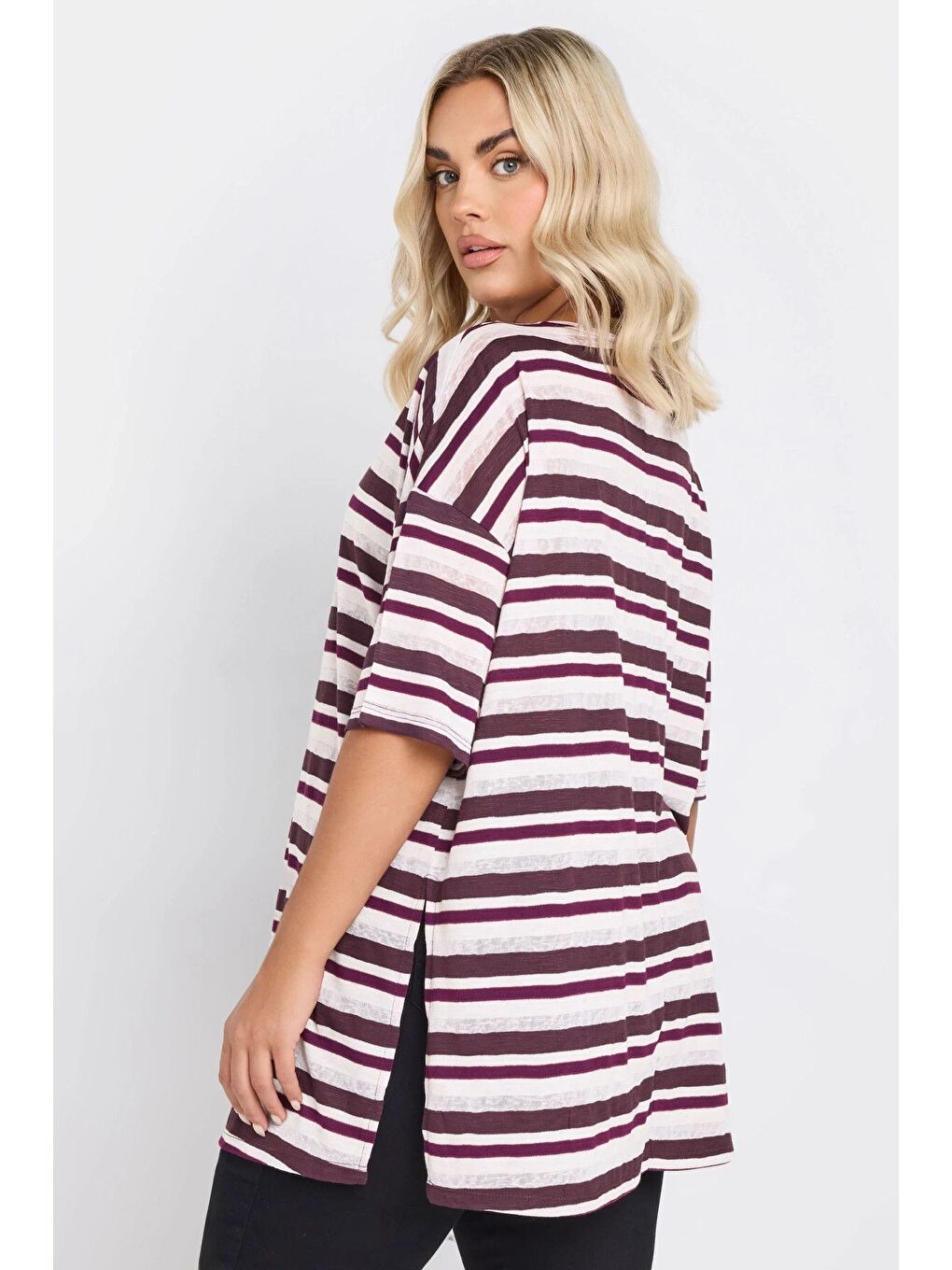 Mor Büyük Beden Yanları Yırtmaçlı Kısa Kollu Bisiklet Yaka Çizgili Tişört 303668-4