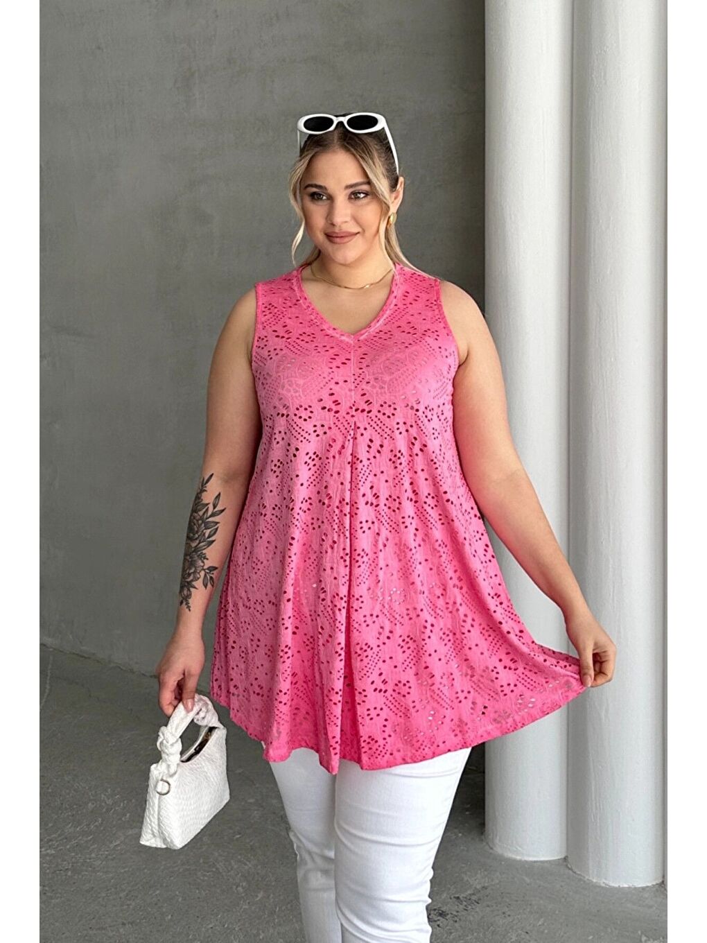 Pembe Büyük Beden V Yaka Sıfır Kol Dantel Detaylı Astarsız Bluz 302967