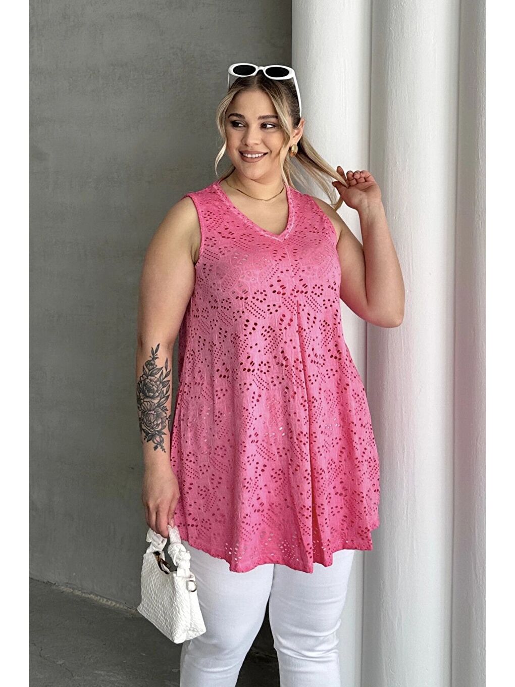 Pembe Büyük Beden V Yaka Sıfır Kol Dantel Detaylı Astarsız Bluz 302967-4