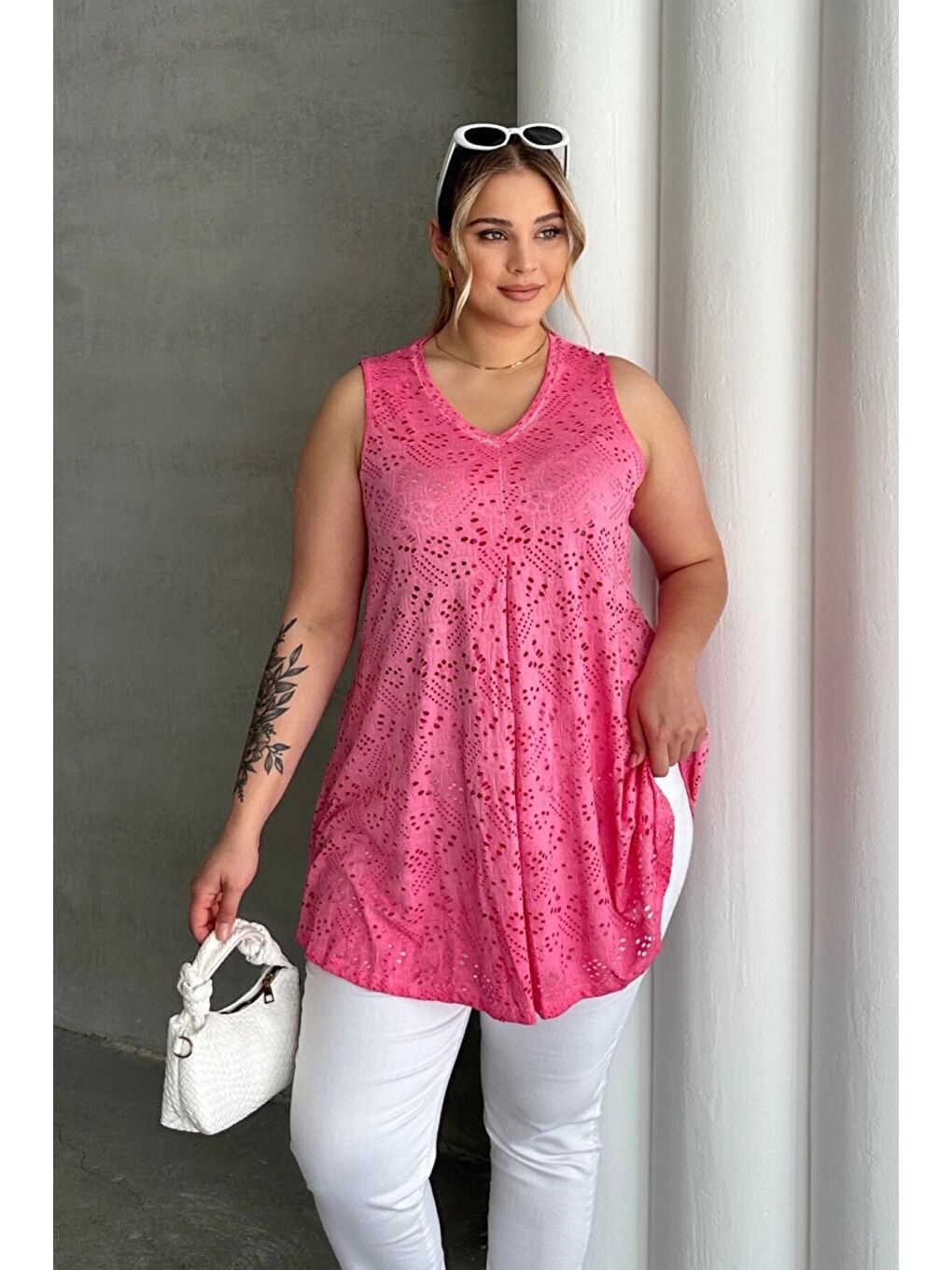 Pembe Büyük Beden V Yaka Sıfır Kol Dantel Detaylı Astarsız Bluz 302967-5