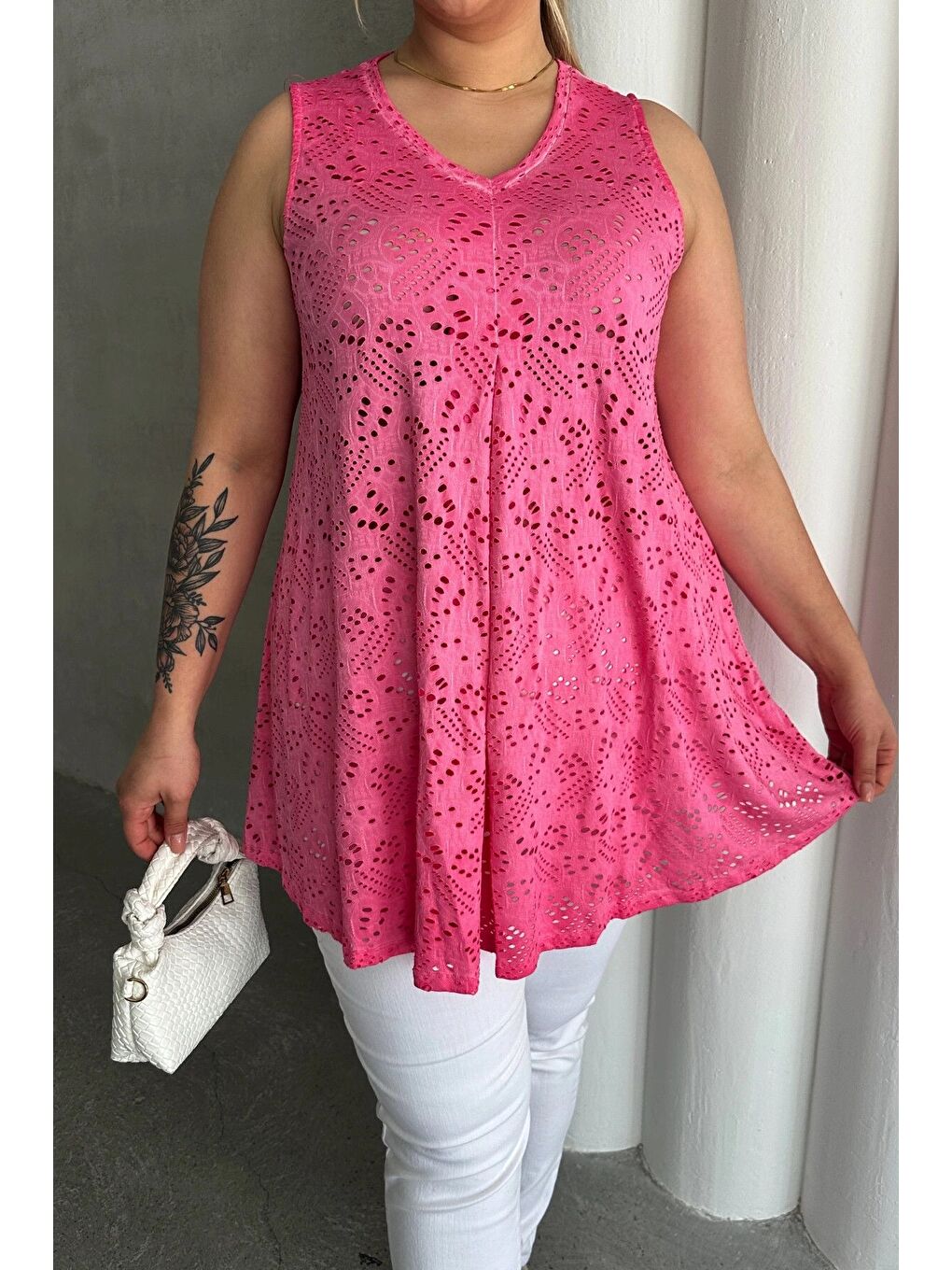 Pembe Büyük Beden V Yaka Sıfır Kol Dantel Detaylı Astarsız Bluz 302967-6