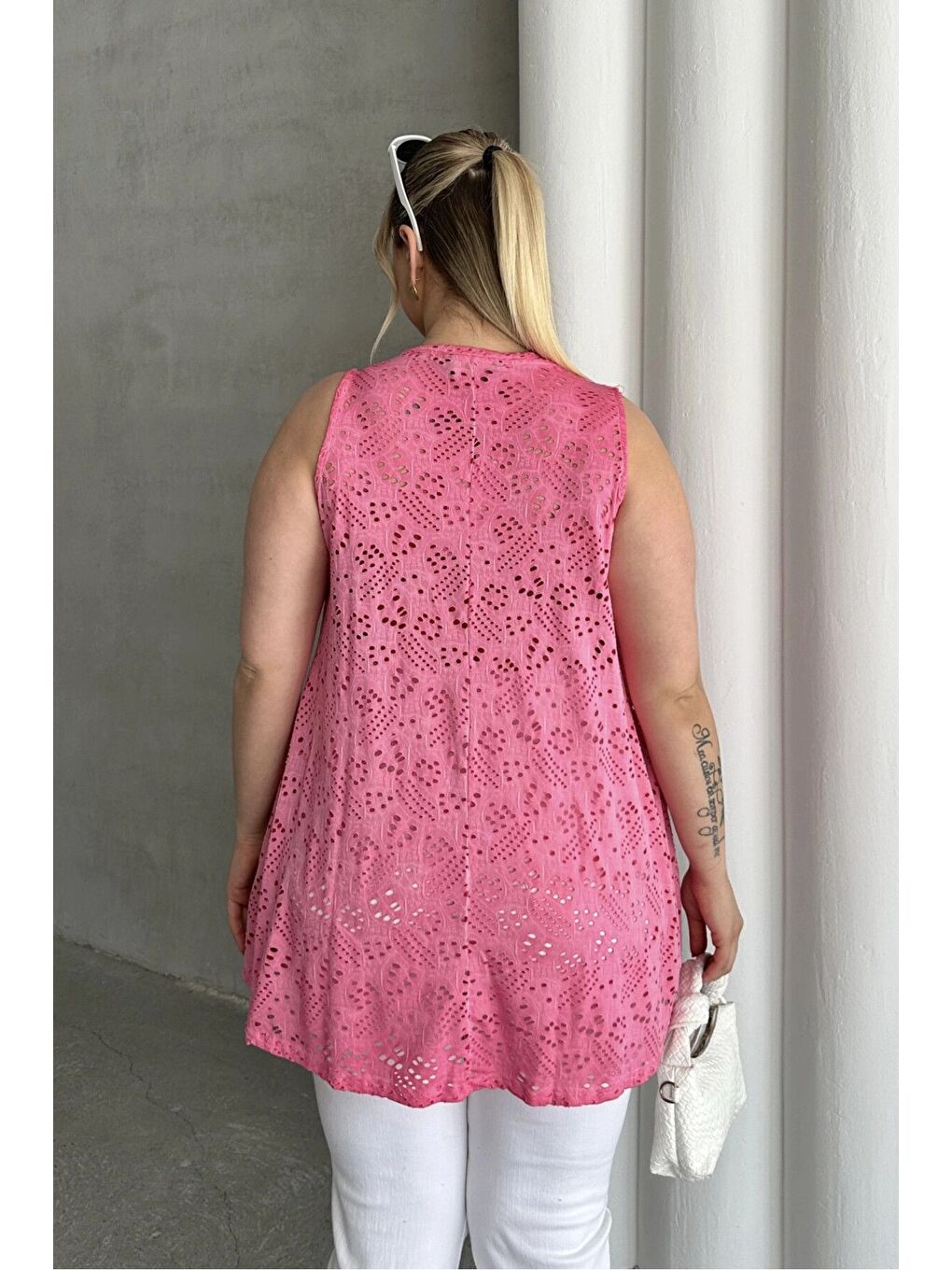 Pembe Büyük Beden V Yaka Sıfır Kol Dantel Detaylı Astarsız Bluz 302967-7