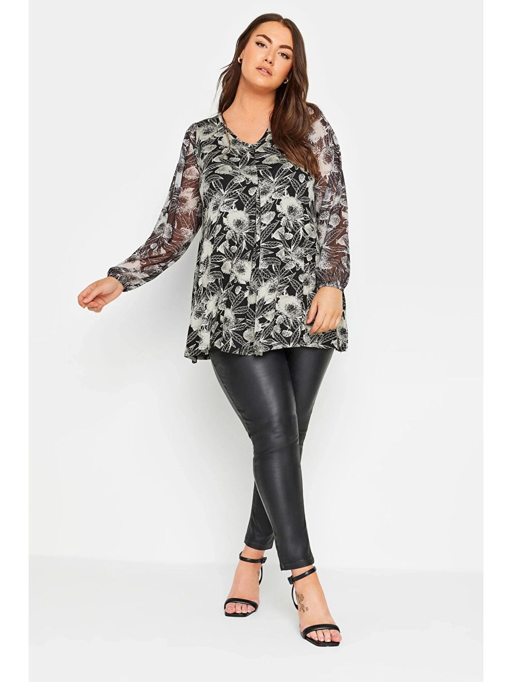 Siyah Büyük Beden Uzun Kolları Tül Detaylı Pileli V Yaka Bluz 303115-3