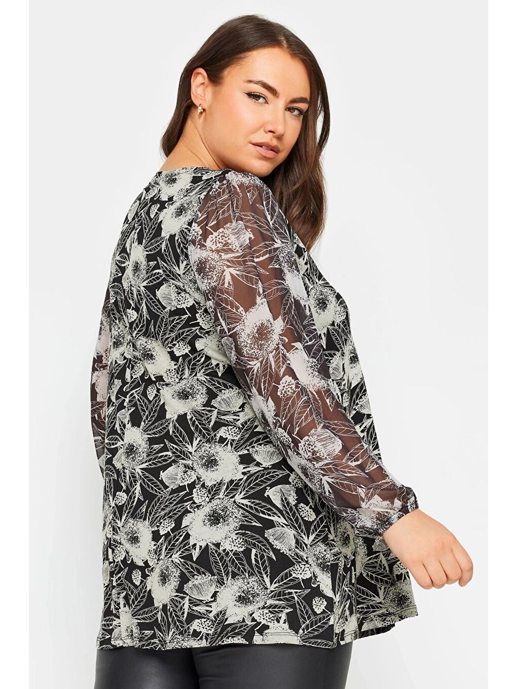 Siyah Büyük Beden Uzun Kolları Tül Detaylı Pileli V Yaka Bluz 303115-5