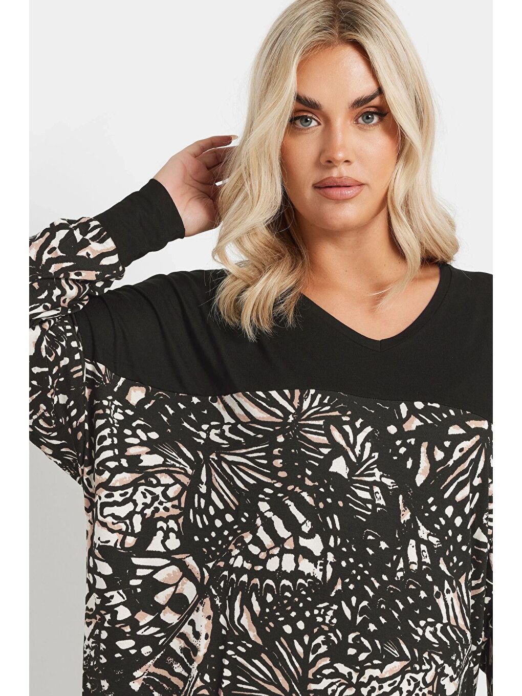 Siyah Büyük Beden V Yaka Uzun Kollu Bileği Lastikli Yırtmaçlı Bluz 303724-1