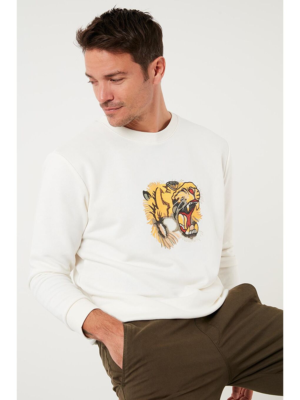 Ekru Baskılı Pamuklu Bisiklet Yaka Slim Fit Sweat 5905202