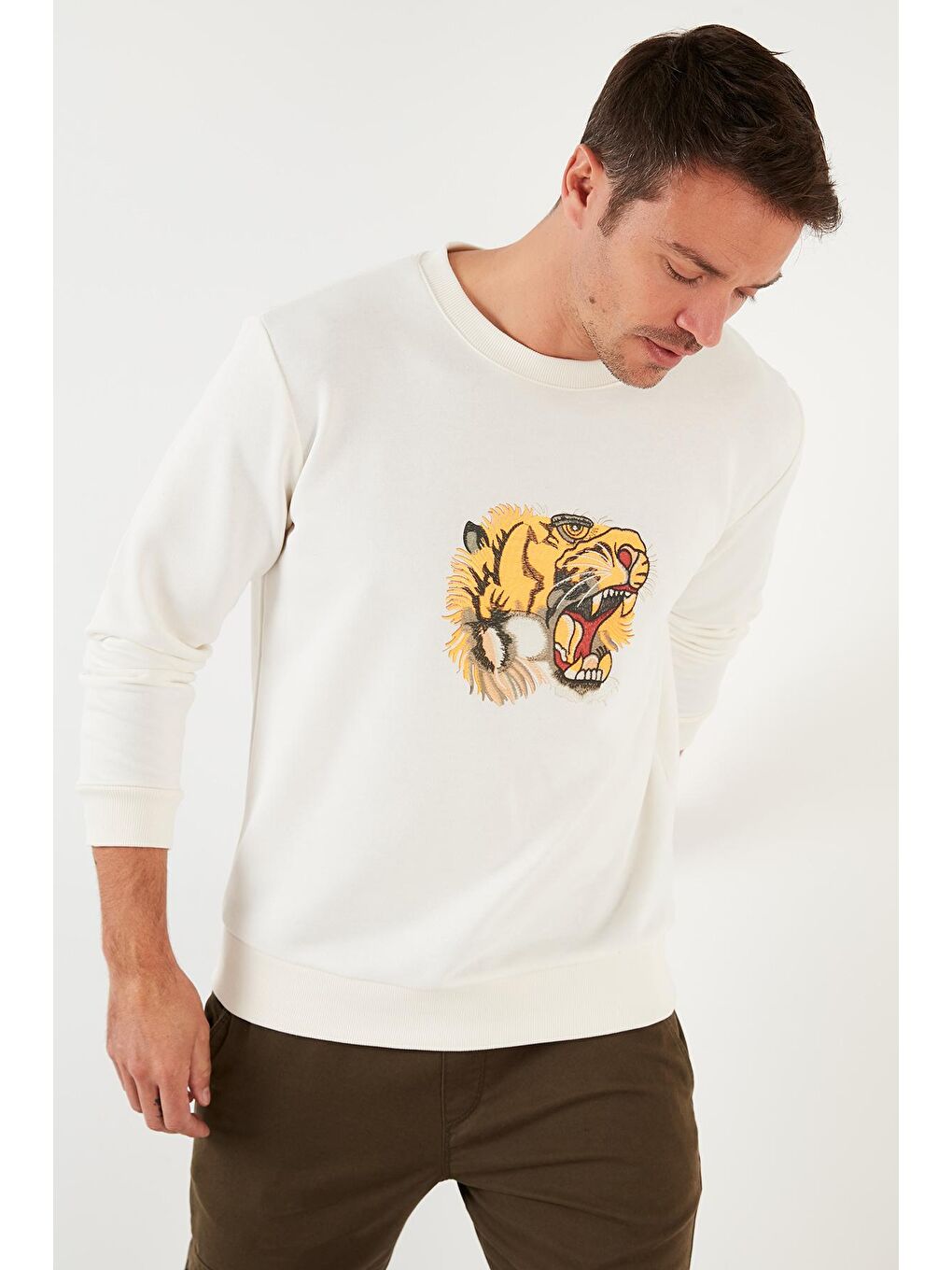 Ekru Baskılı Pamuklu Bisiklet Yaka Slim Fit Sweat 5905202-1