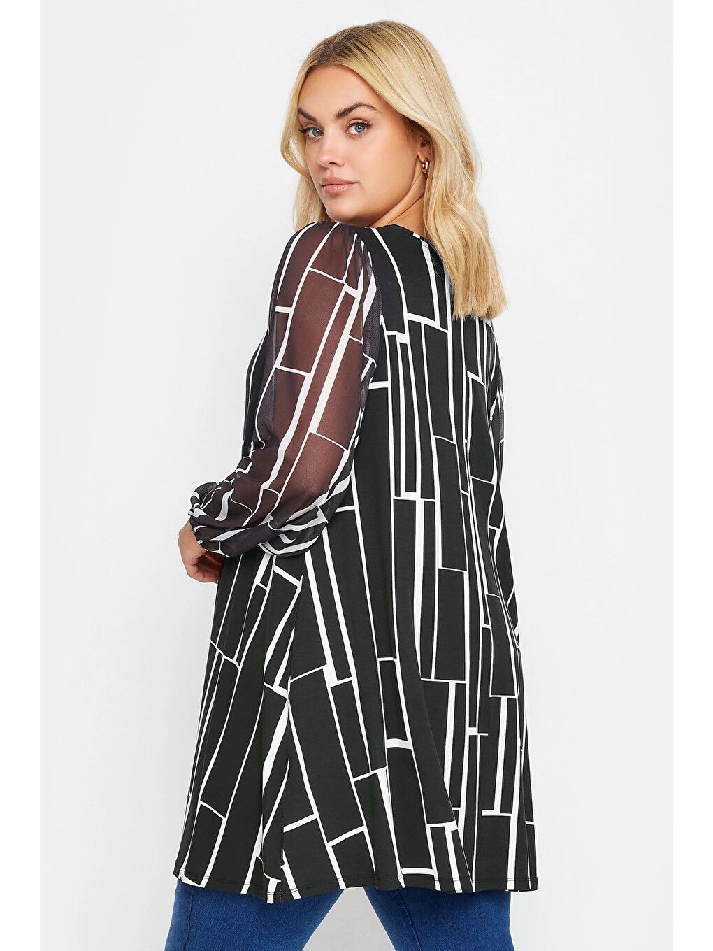 Siyah Büyük Beden Uzun Kolları Tül Detaylı Pileli V Yaka Bluz 303055-4