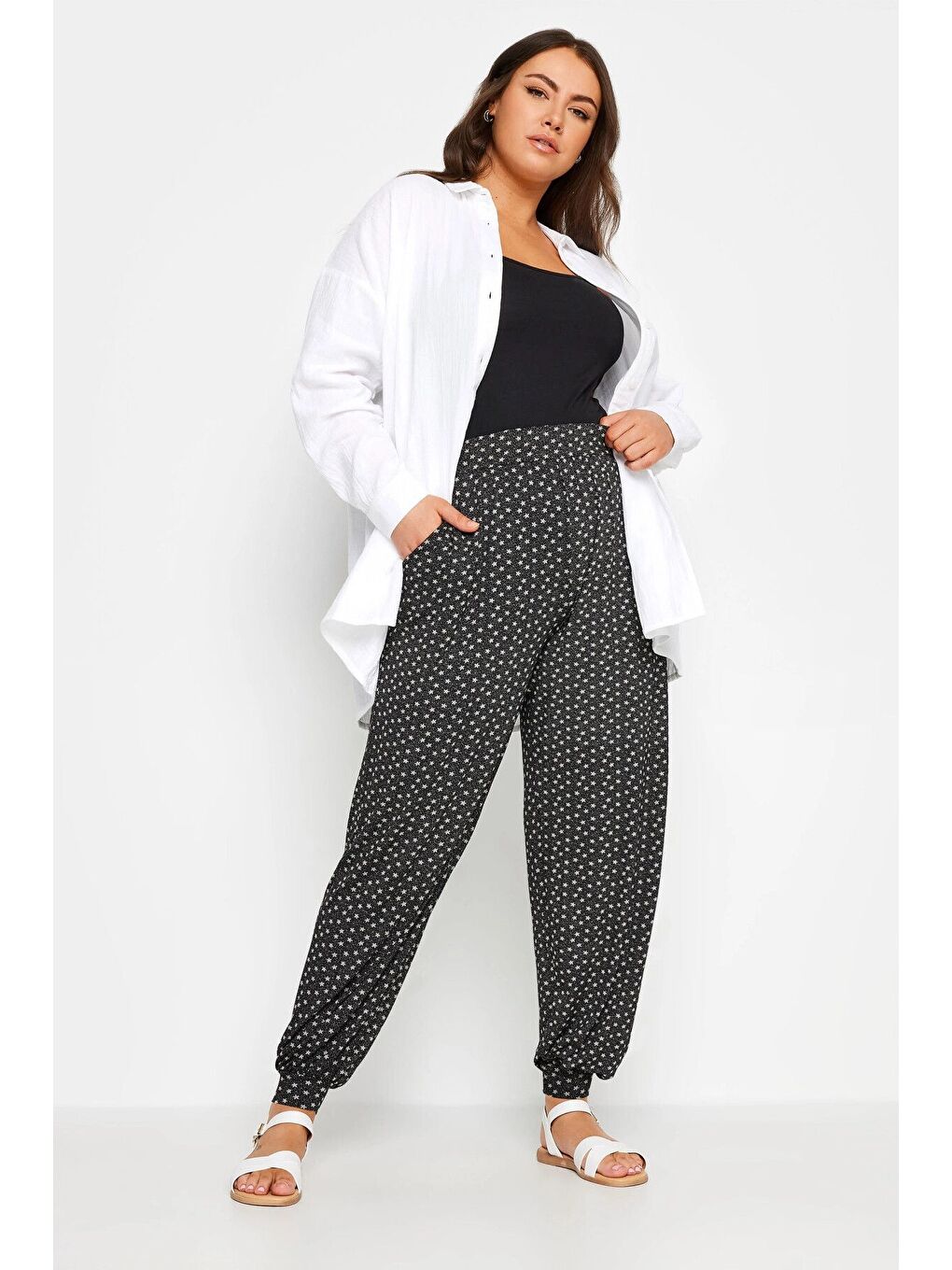 Siyah Büyük Beden Paçası ve Beli Lastikli Cepli İnce Pantolon 302588