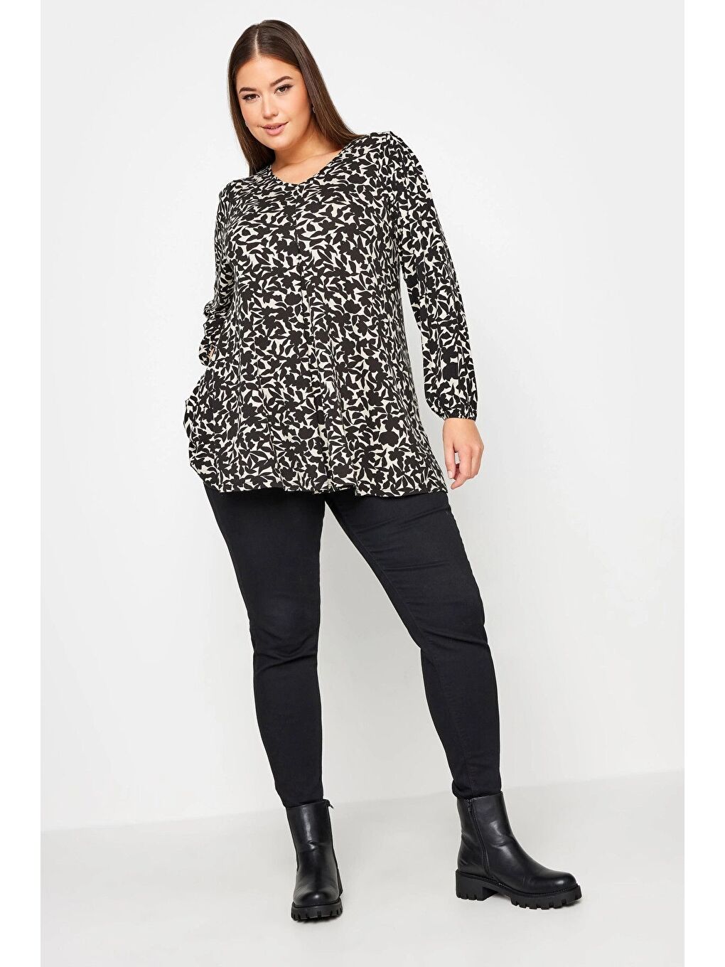 Siyah Büyük Beden V Yaka Uzun Kollu Kolları Lastikli Desenli Bluz 302721-3