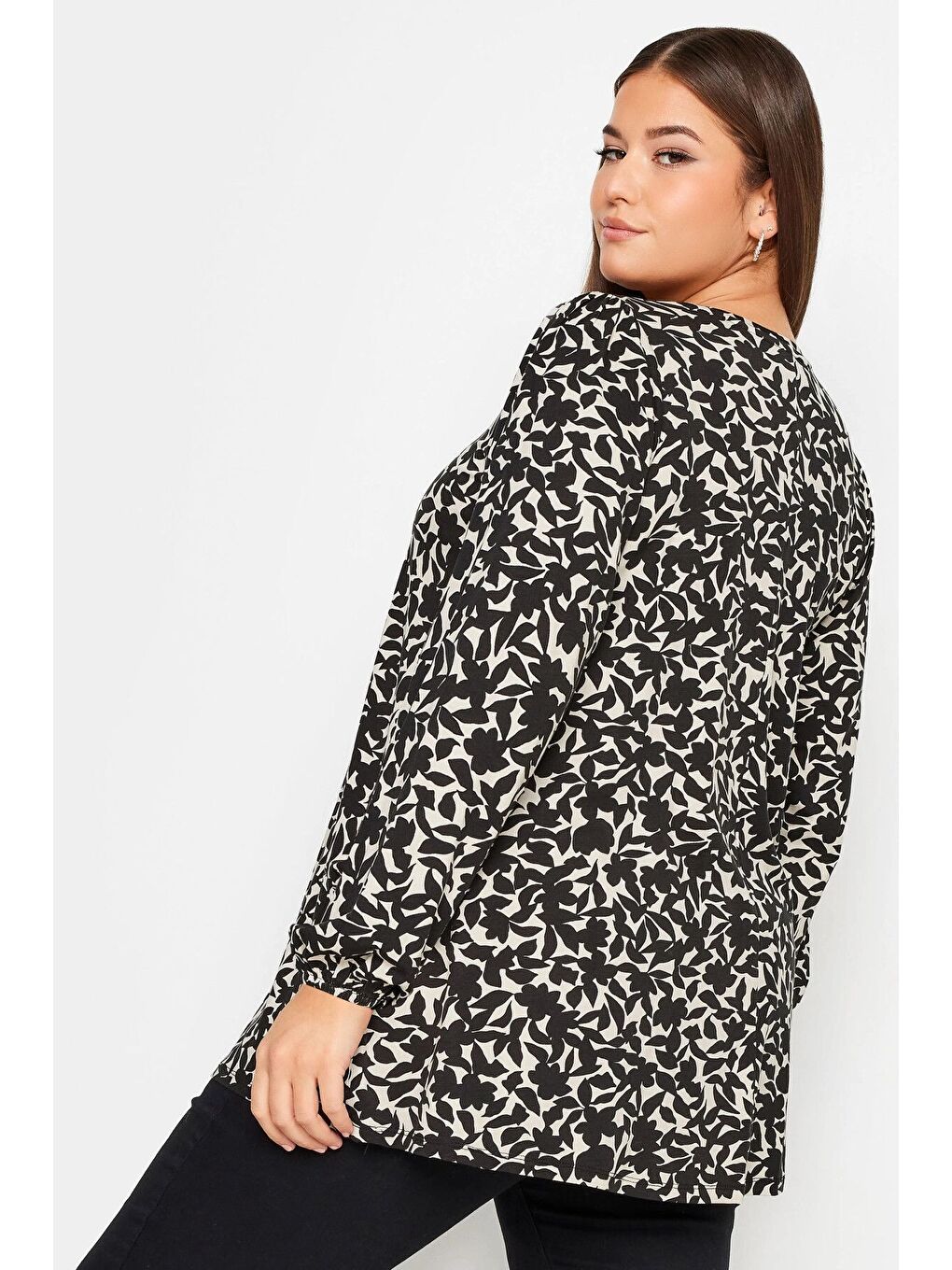 Siyah Büyük Beden V Yaka Uzun Kollu Kolları Lastikli Desenli Bluz 302721-4