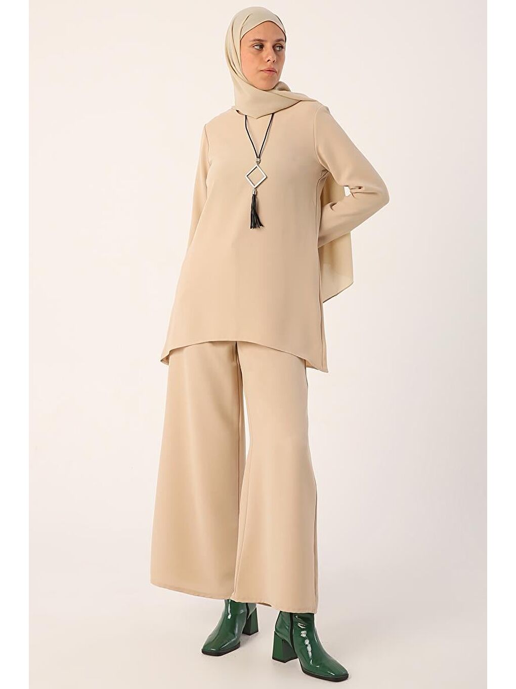 Bej-Kolyeli Bol Paça Pantolonlu Tunikli Takım-1