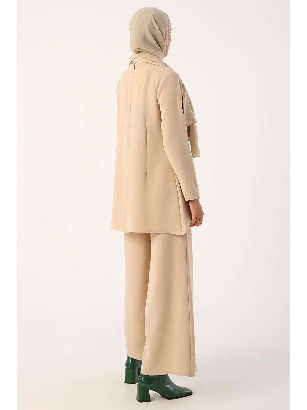 Bej-Kolyeli Bol Paça Pantolonlu Tunikli Takım-3