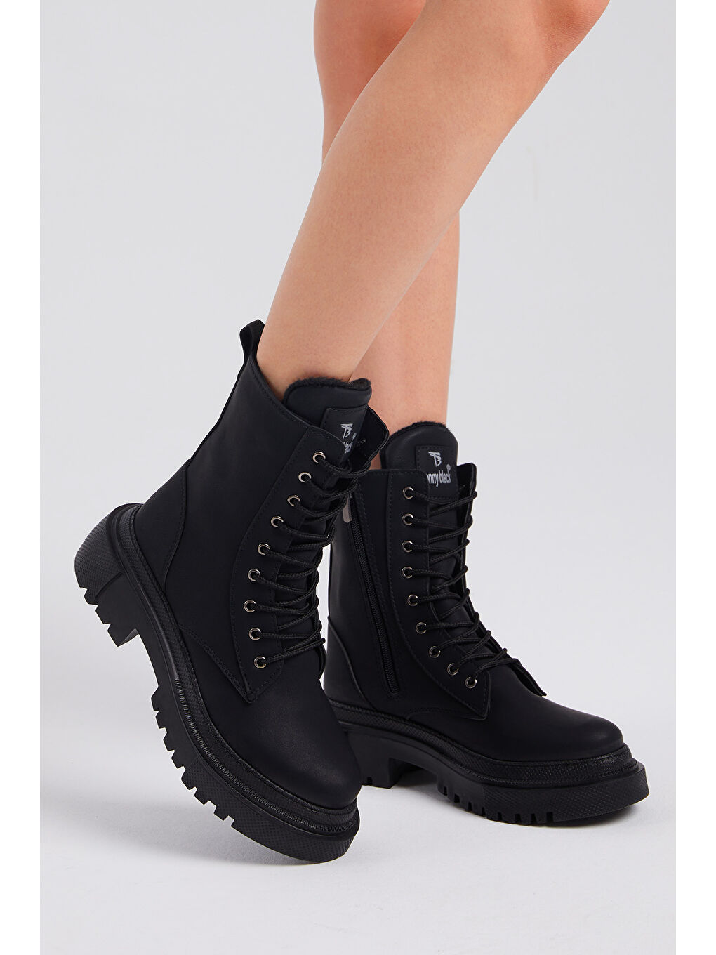 Kadın Siyah Süet Rahat Kalıp Kalın Taban Bağcıklı ve Fermuarlı Bot-3