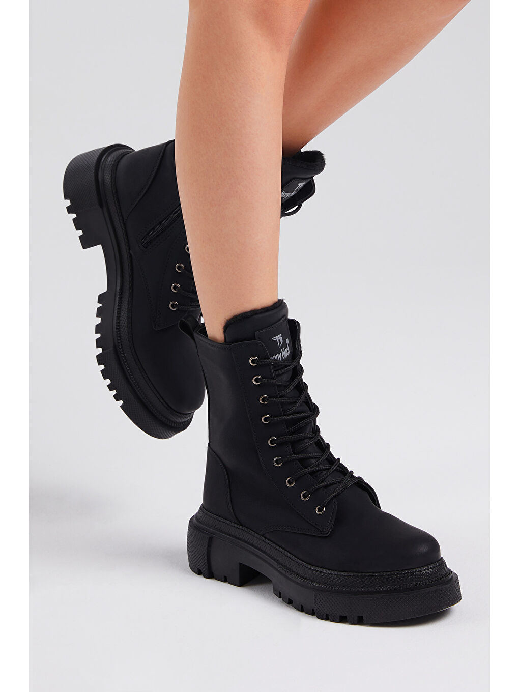 Kadın Siyah Süet Rahat Kalıp Kalın Taban Bağcıklı ve Fermuarlı Bot-4