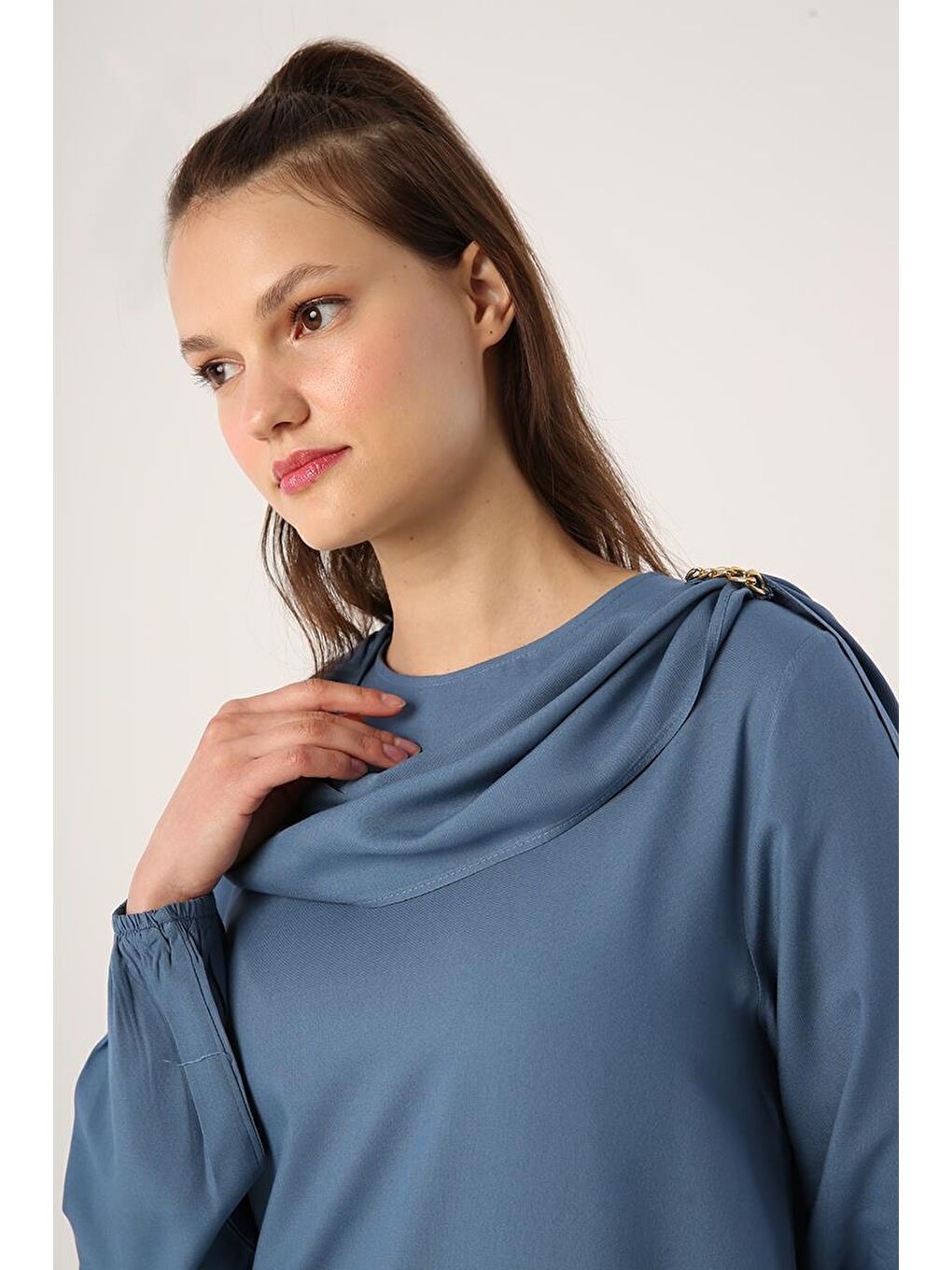 İndigo-Viskon Degaje Detaylı Pantolonlu Takım-5