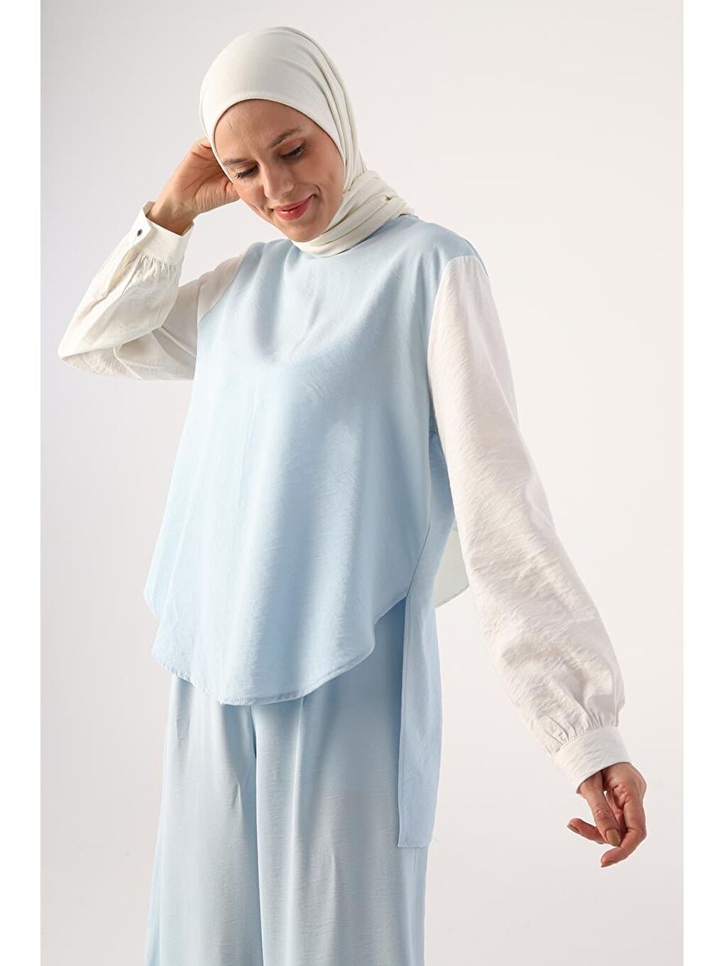 Açık Mavi-Garnili Yırtmaç Detaylı Pantolonlu Takım