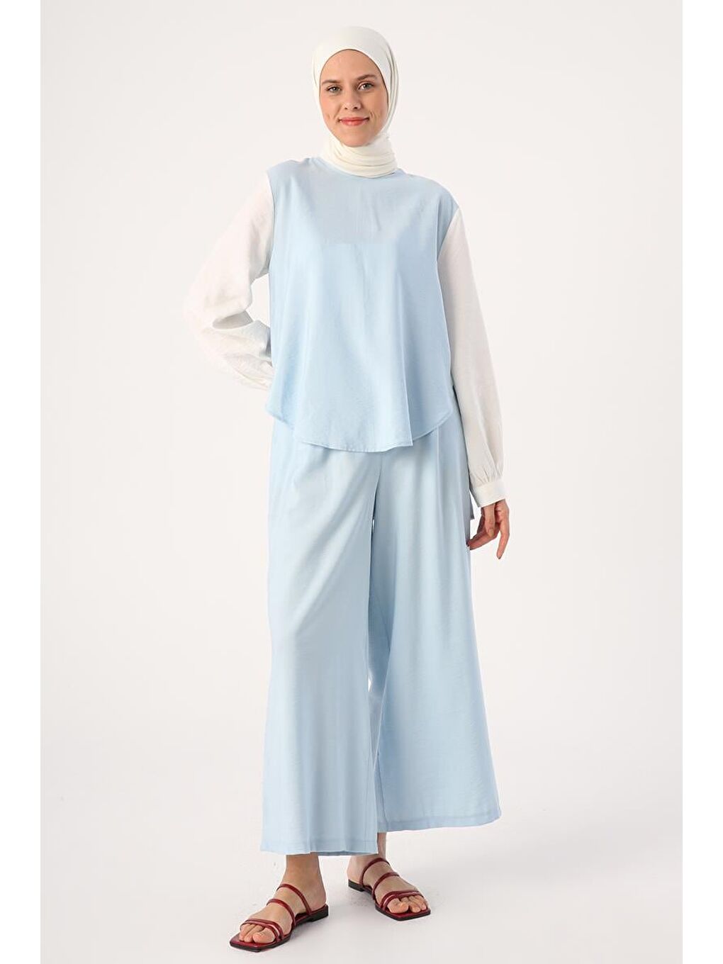 Açık Mavi-Garnili Yırtmaç Detaylı Pantolonlu Takım-1