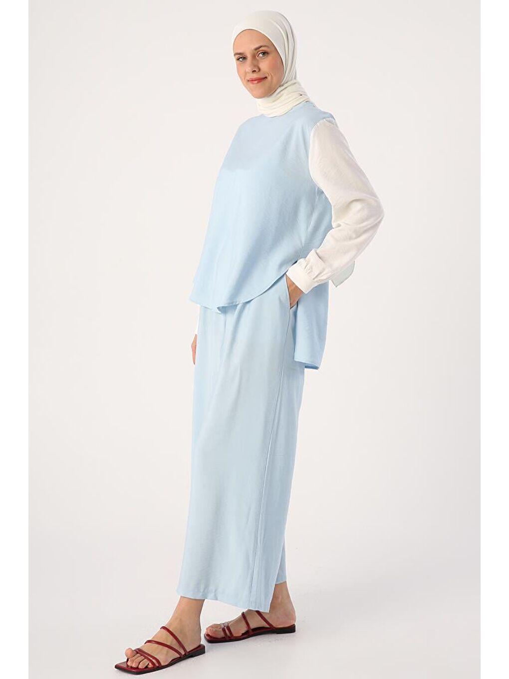 Açık Mavi-Garnili Yırtmaç Detaylı Pantolonlu Takım-2