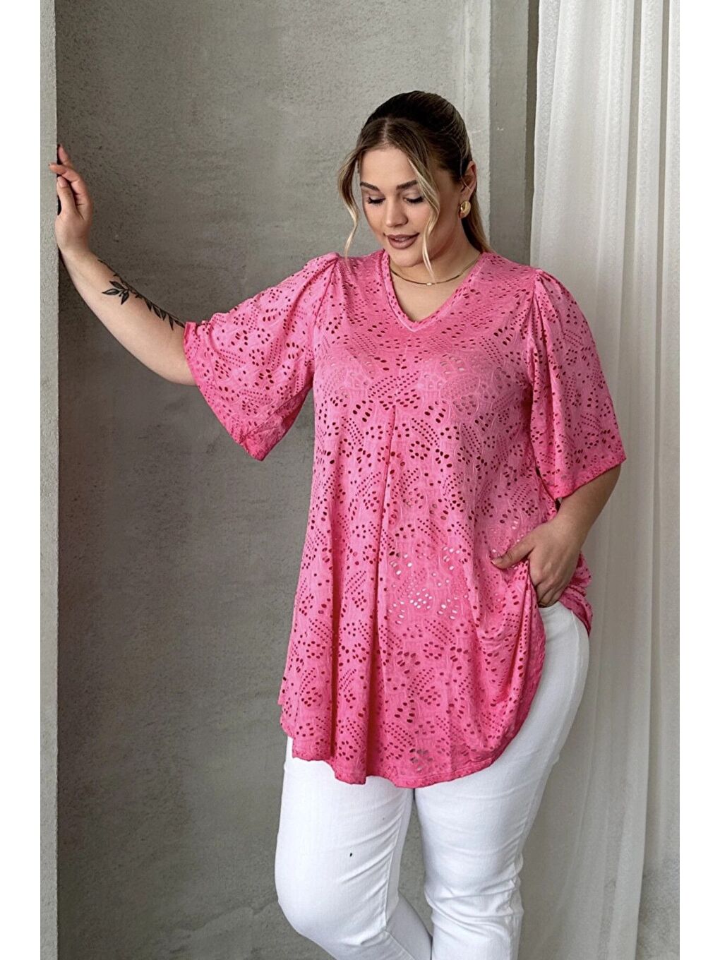 Pembe Büyük Beden V Yaka Kısa Kollu Dantel Detaylı Astarsız Bluz 302956-2