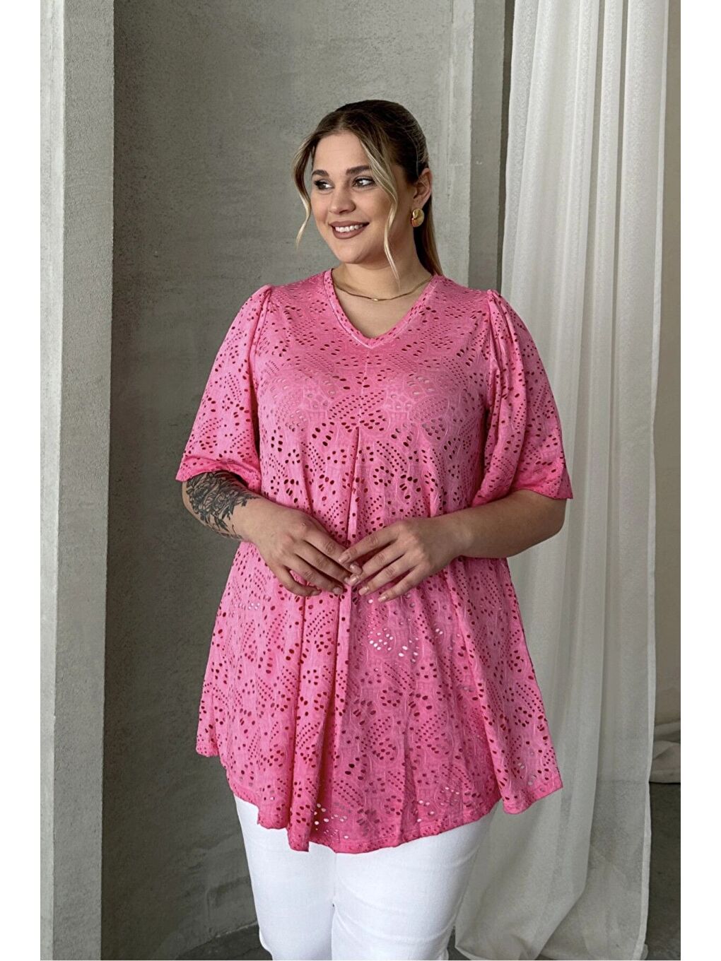 Pembe Büyük Beden V Yaka Kısa Kollu Dantel Detaylı Astarsız Bluz 302956-4