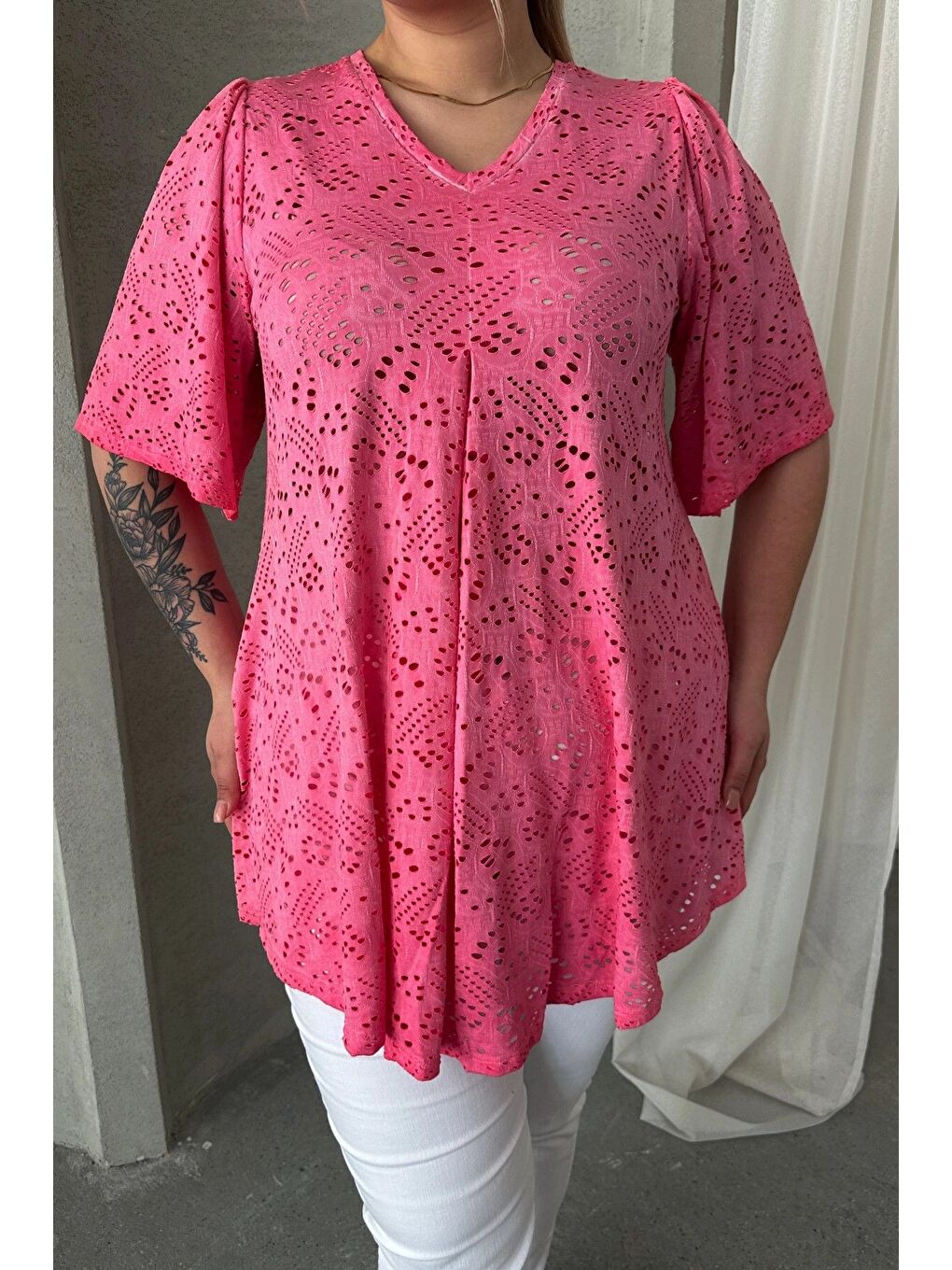 Pembe Büyük Beden V Yaka Kısa Kollu Dantel Detaylı Astarsız Bluz 302956-5