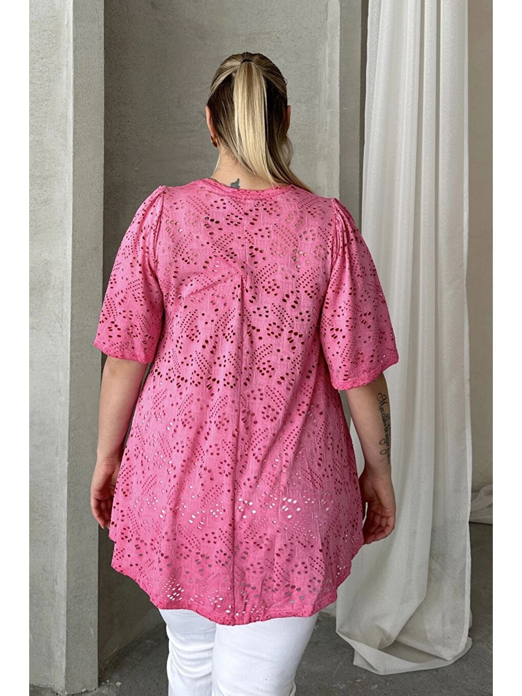 Pembe Büyük Beden V Yaka Kısa Kollu Dantel Detaylı Astarsız Bluz 302956-7