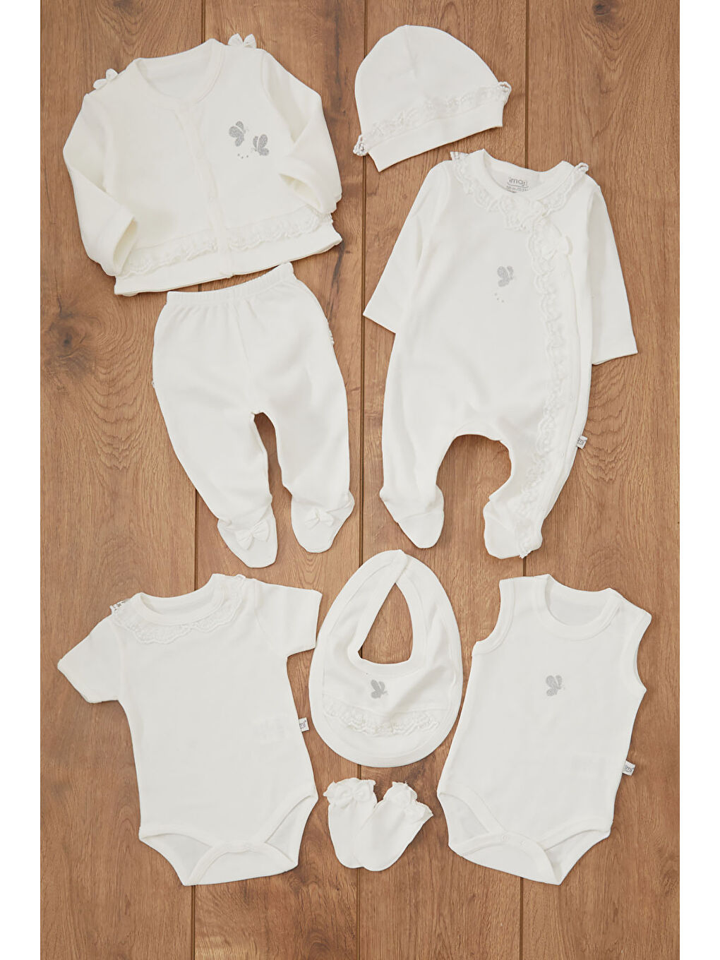 Beyaz Kelebek Baskılı 8'li Bebek Hastane Çıkışı Seti 16910