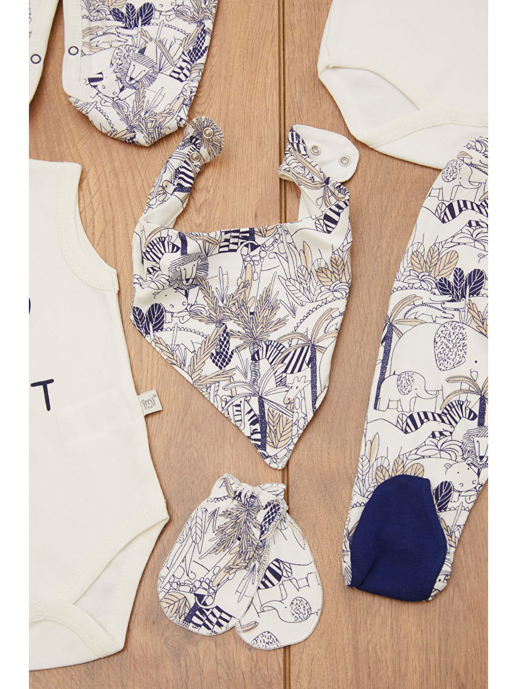 Lacivert Aslan Logolu 8'li Bebek Hastane Çıkışı Seti 16864-1