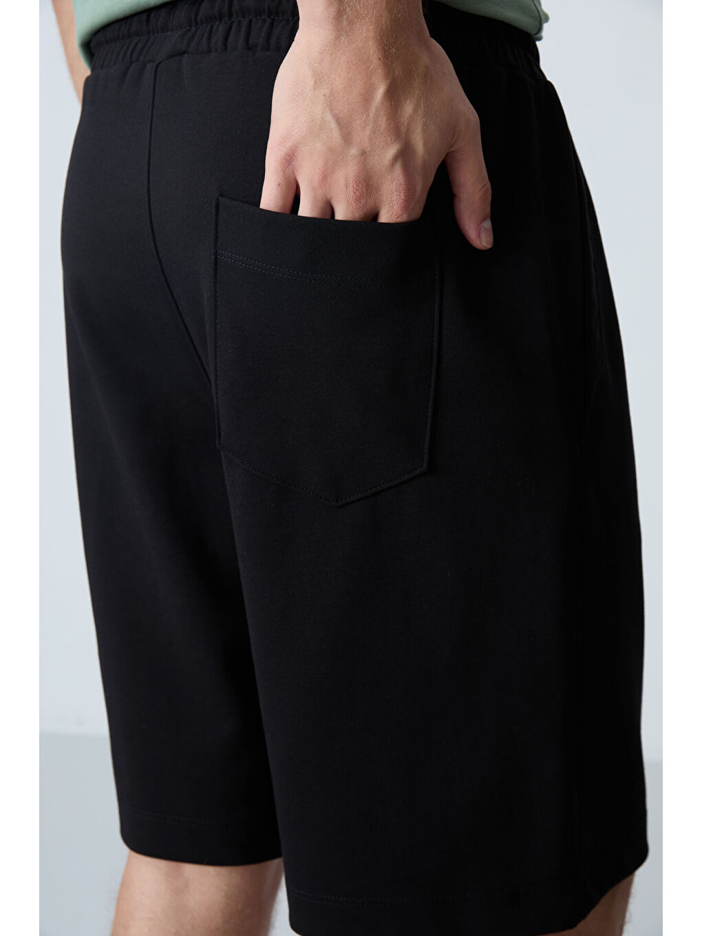 Siyah Pamuklu Kalın Yumuşak Dokulu Standart Fit Basic Erkek Şort  - 81275-6