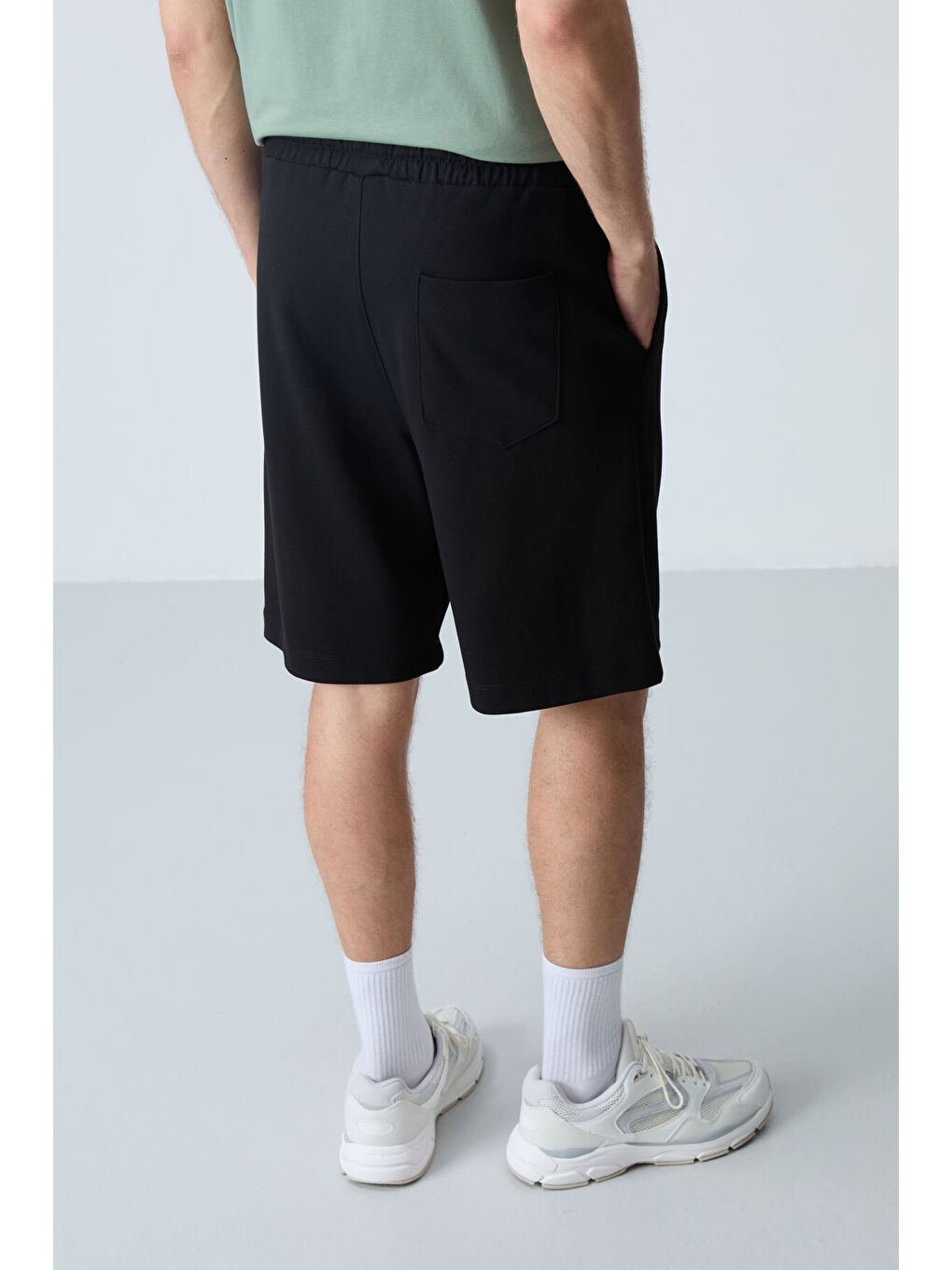 Siyah Pamuklu Kalın Yumuşak Dokulu Standart Fit Basic Erkek Şort  - 81275-8