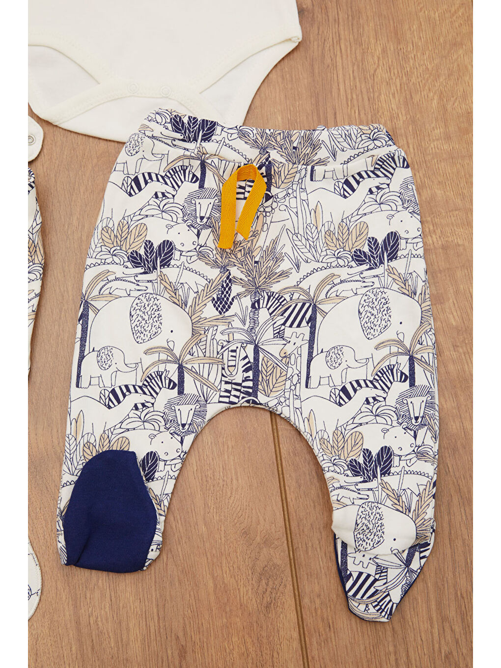 Lacivert Aslan Logolu 8'li Bebek Hastane Çıkışı Seti 16864-3