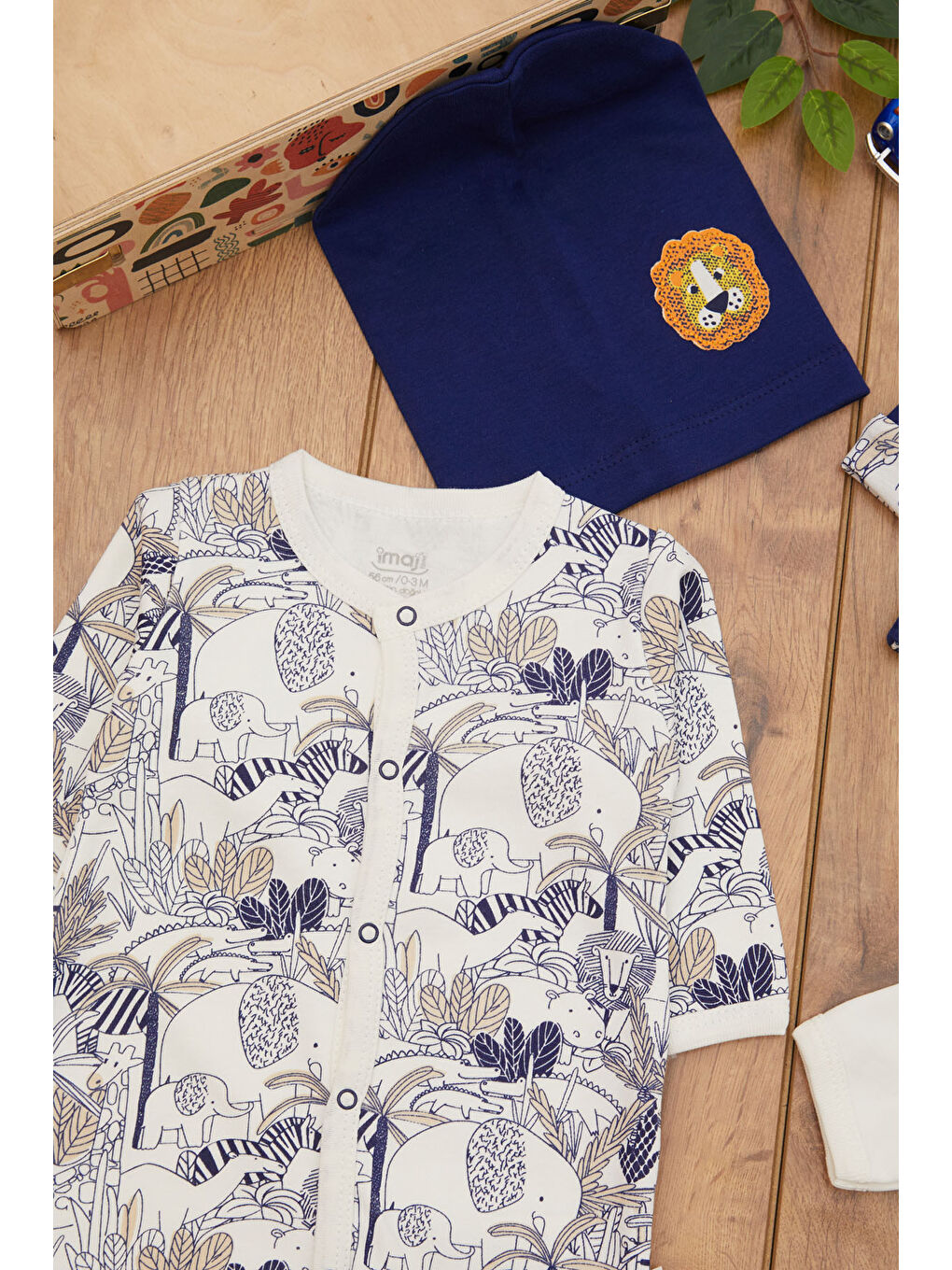 Lacivert Aslan Logolu 8'li Bebek Hastane Çıkışı Seti 16864-4