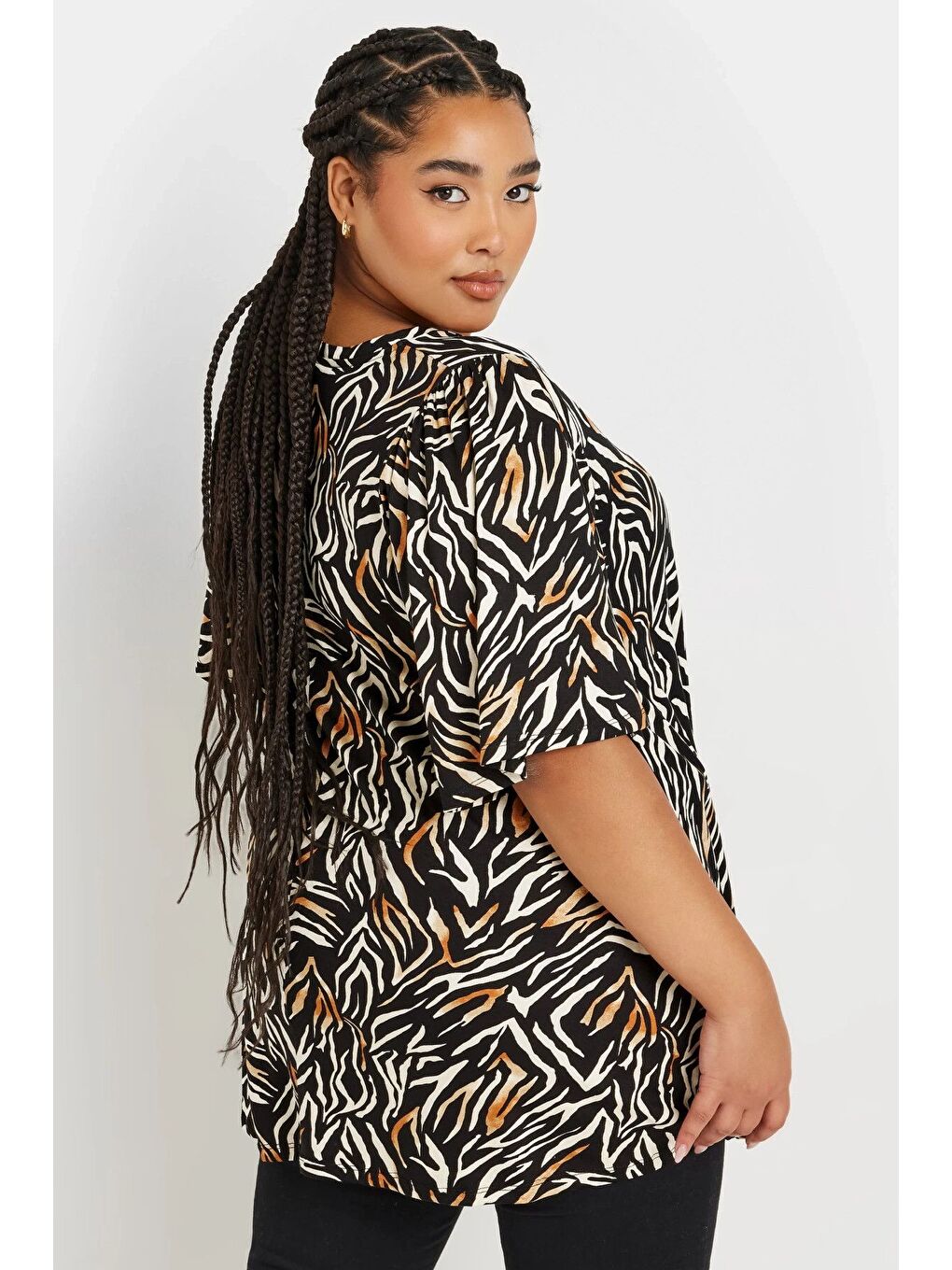 Siyah Büyük Beden V Yaka Ön Pileli Kısa Kollu Desenli Bluz 303726-4