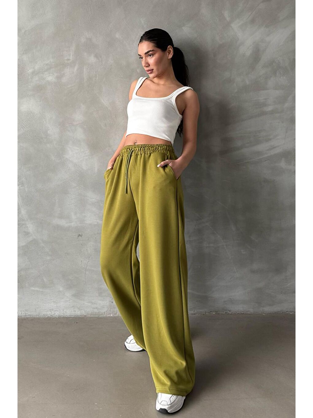 Fıstık Yeşili Ayarlanabilir Bel Bol Paça Rahat Kesim Basic Kadın Eşofman Altı Mg2122-4