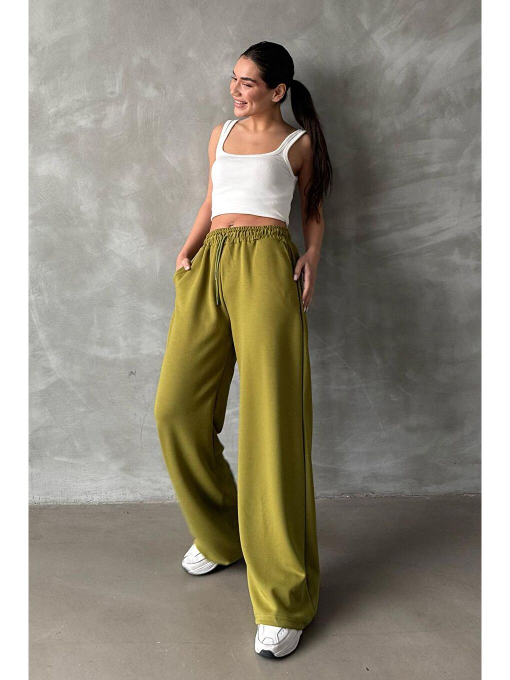 Fıstık Yeşili Ayarlanabilir Bel Bol Paça Rahat Kesim Basic Kadın Eşofman Altı Mg2122-5