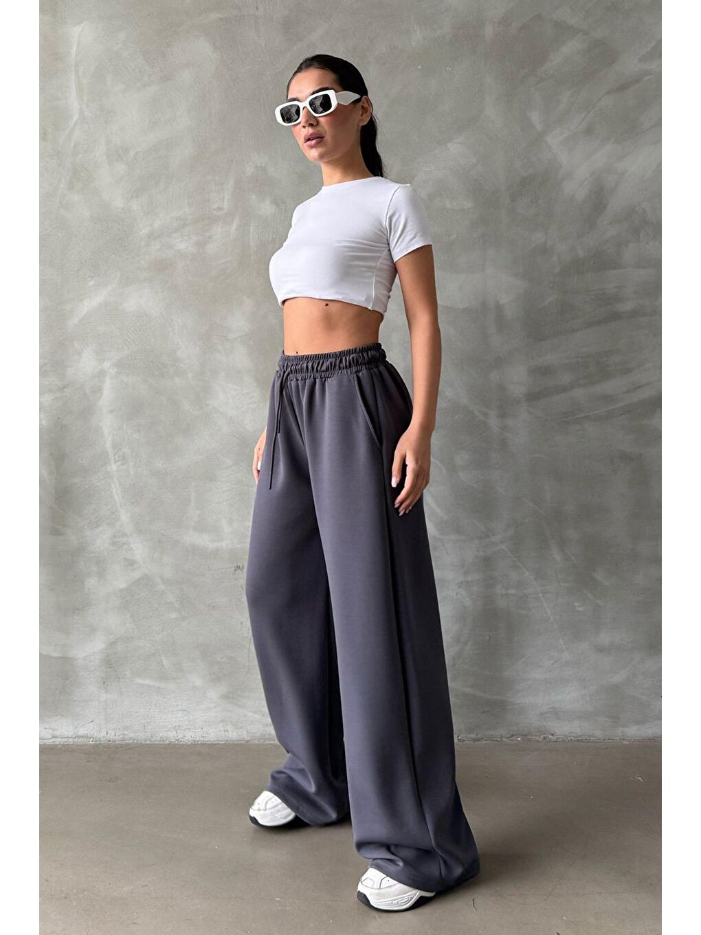 Gri Füme Ayarlanabilir Bel Bol Paça Rahat Kesim Basic Kadın Eşofman Altı-4