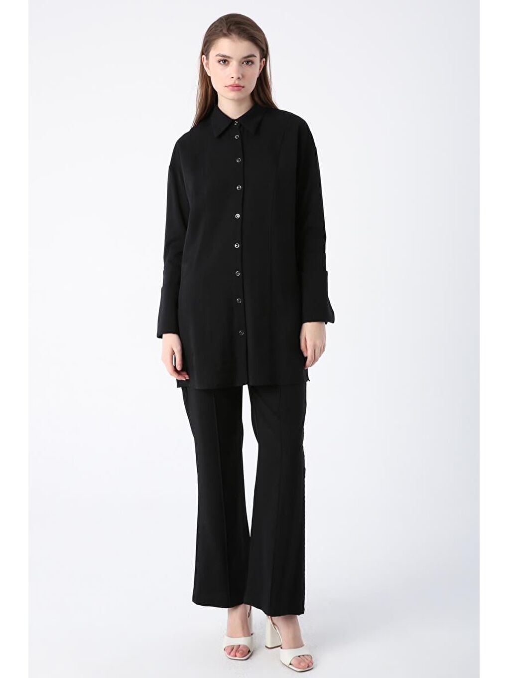 Siyah-Geniş Manşetli Nervür Dikişli Pantolonlu Takım-1